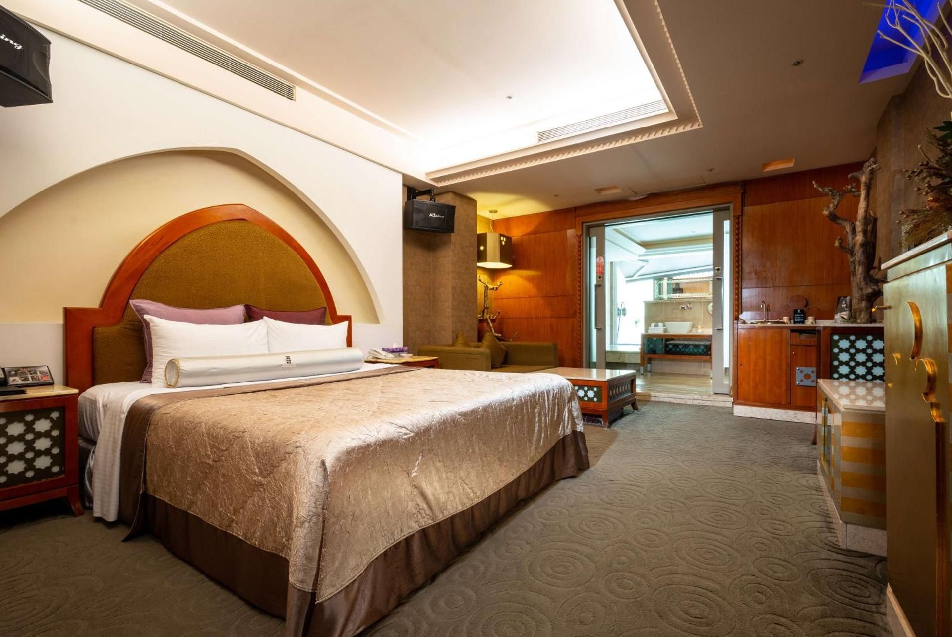 Queen Room with Garden View