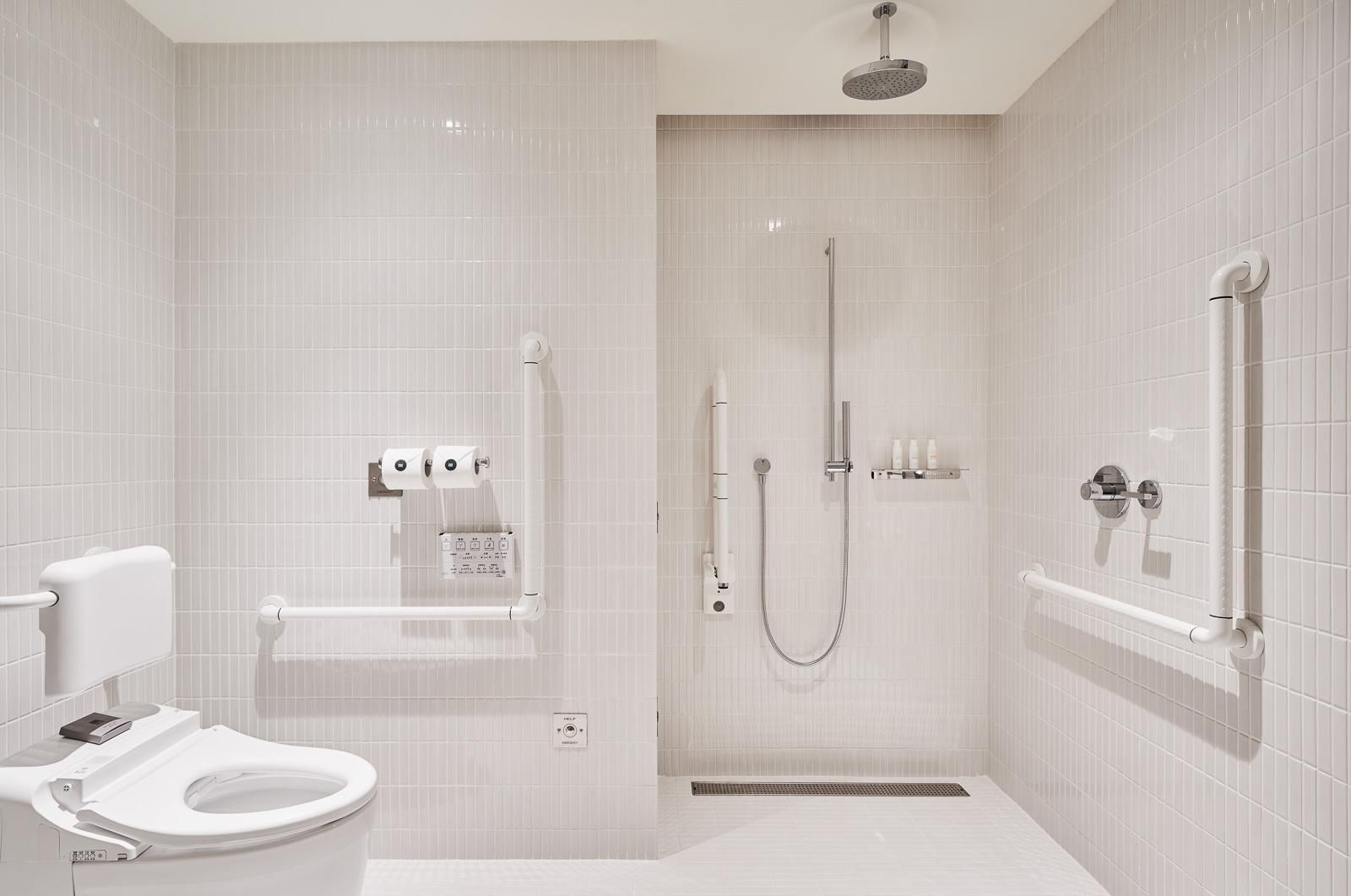 1 King Essential Accessible