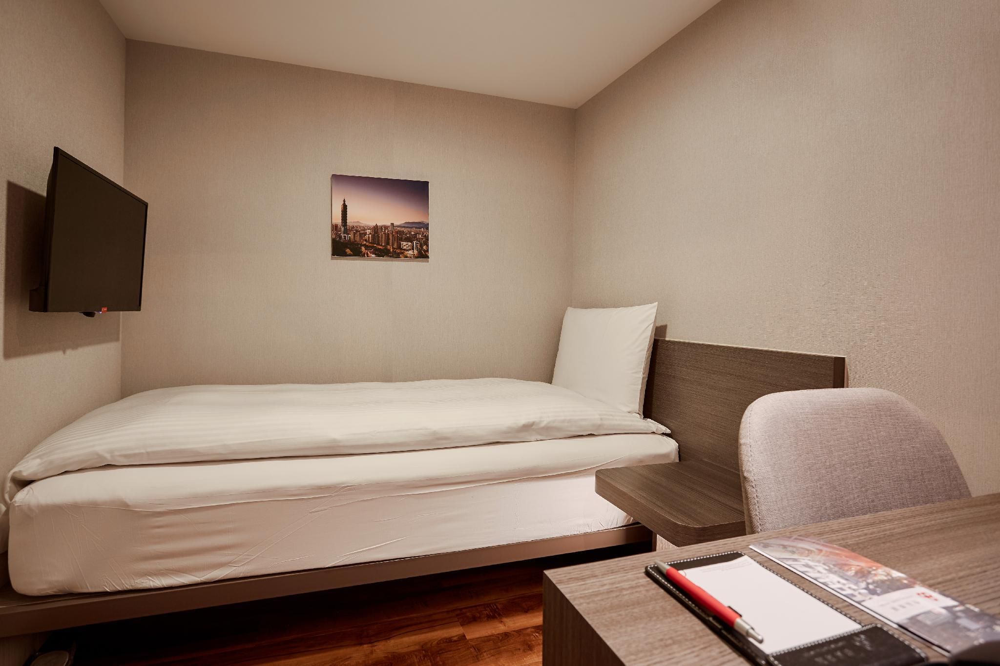 Male Single Room with Shared Bathroom