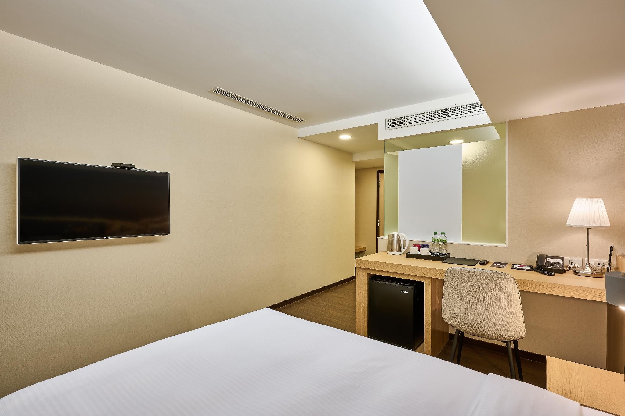 Eastin-Taipei Hotel Standard with No Window 2