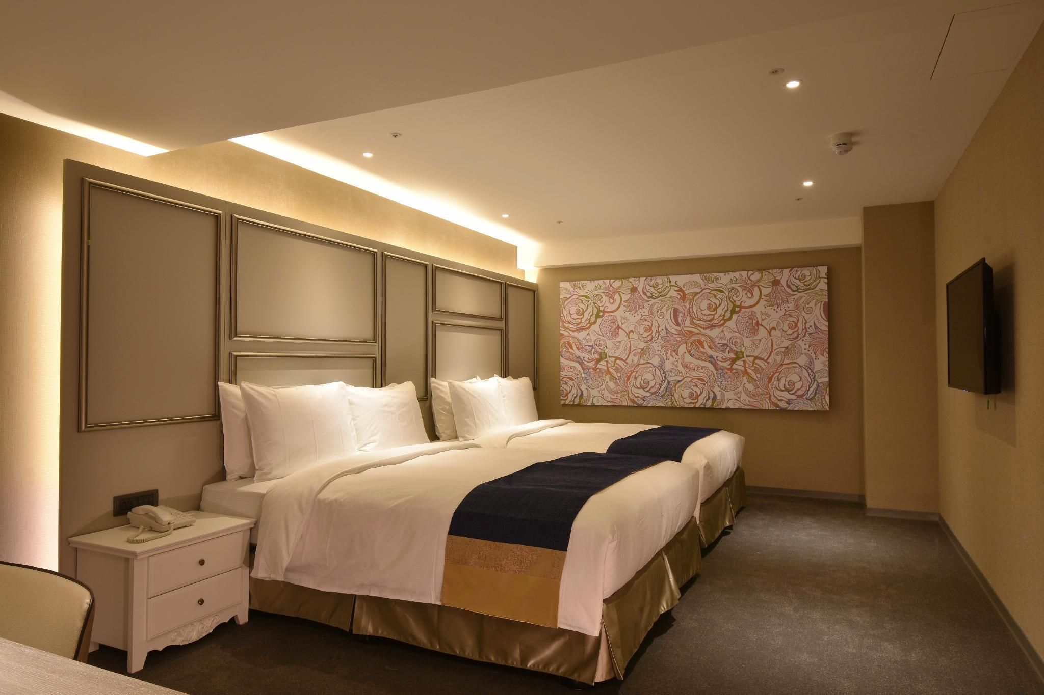 Standard Family Room without Window