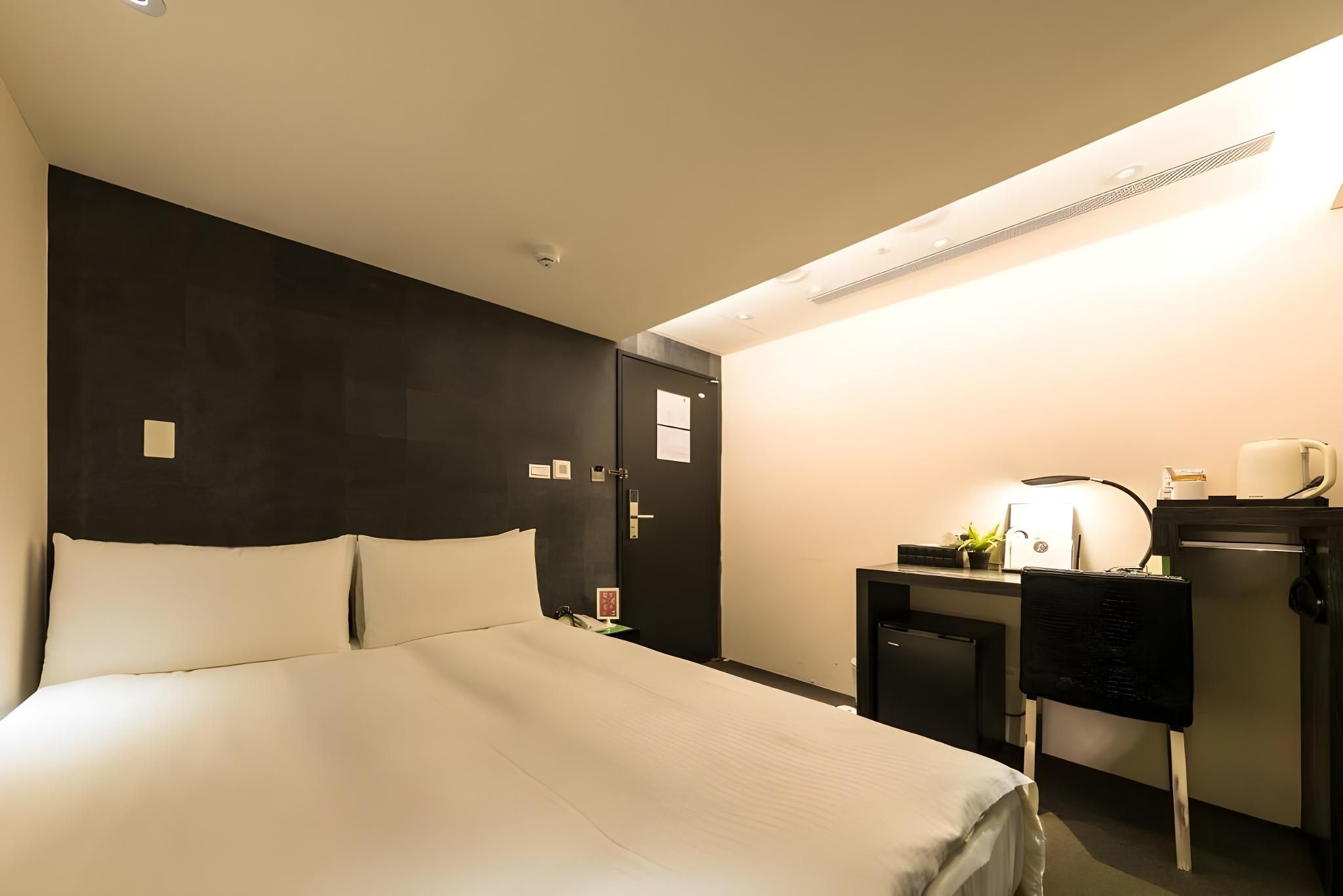 Run of House Room for 2 People - Late Check-In at 06:00 PM