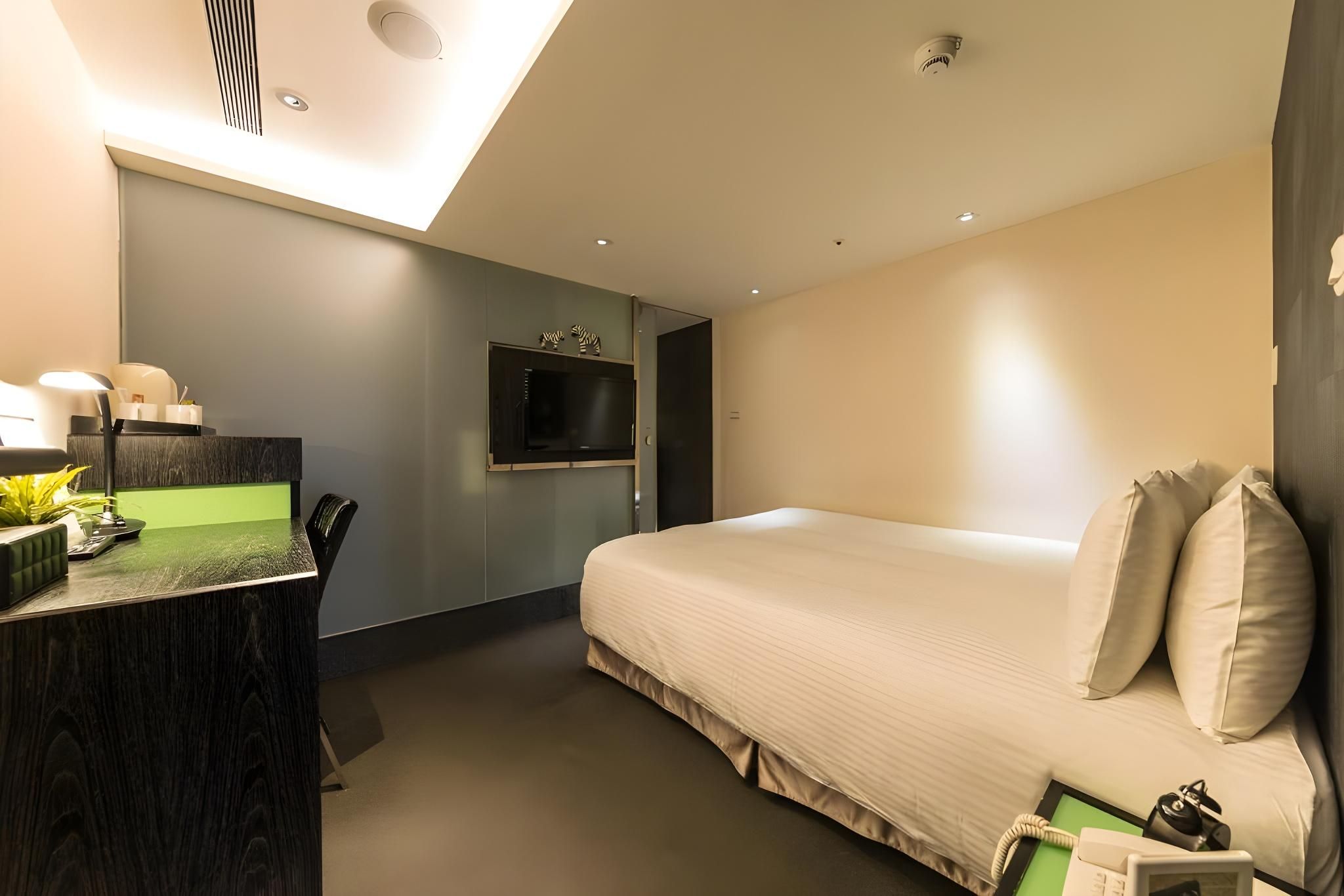 Run of House Room for 2 People - Late Check-In at 06:00 PM