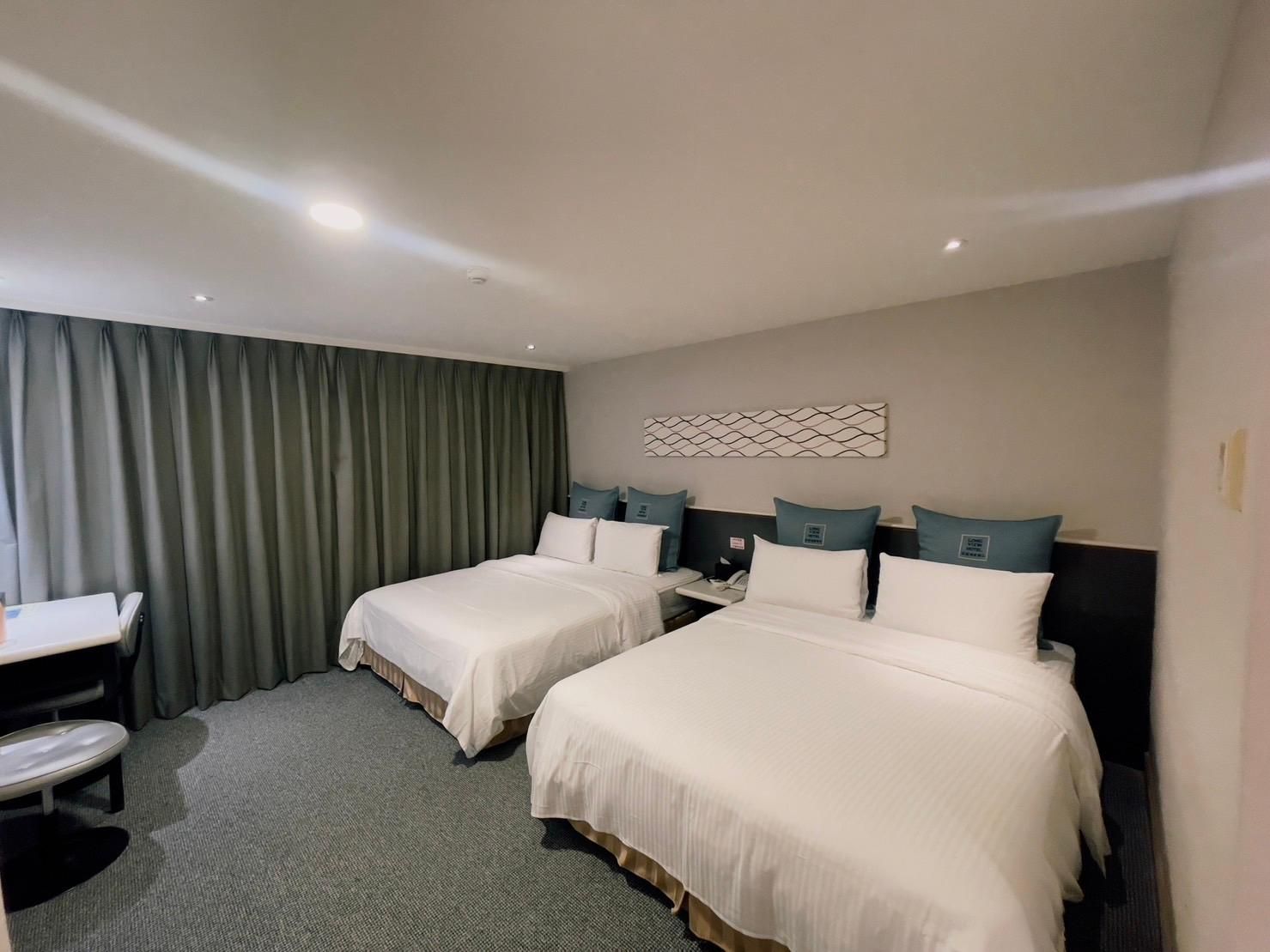 Long View Hotel Standard Quadruple Room