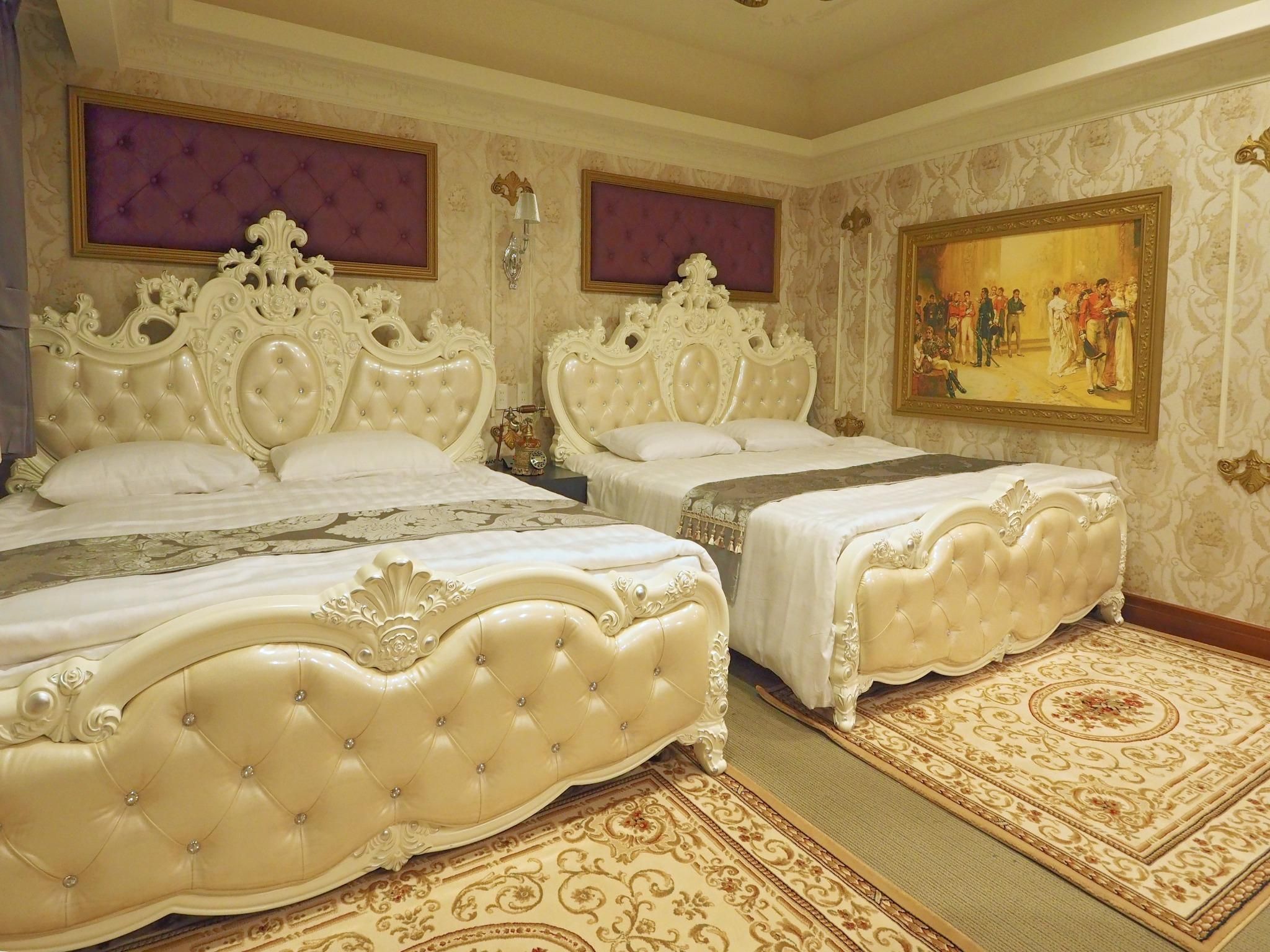 Theme King Bed