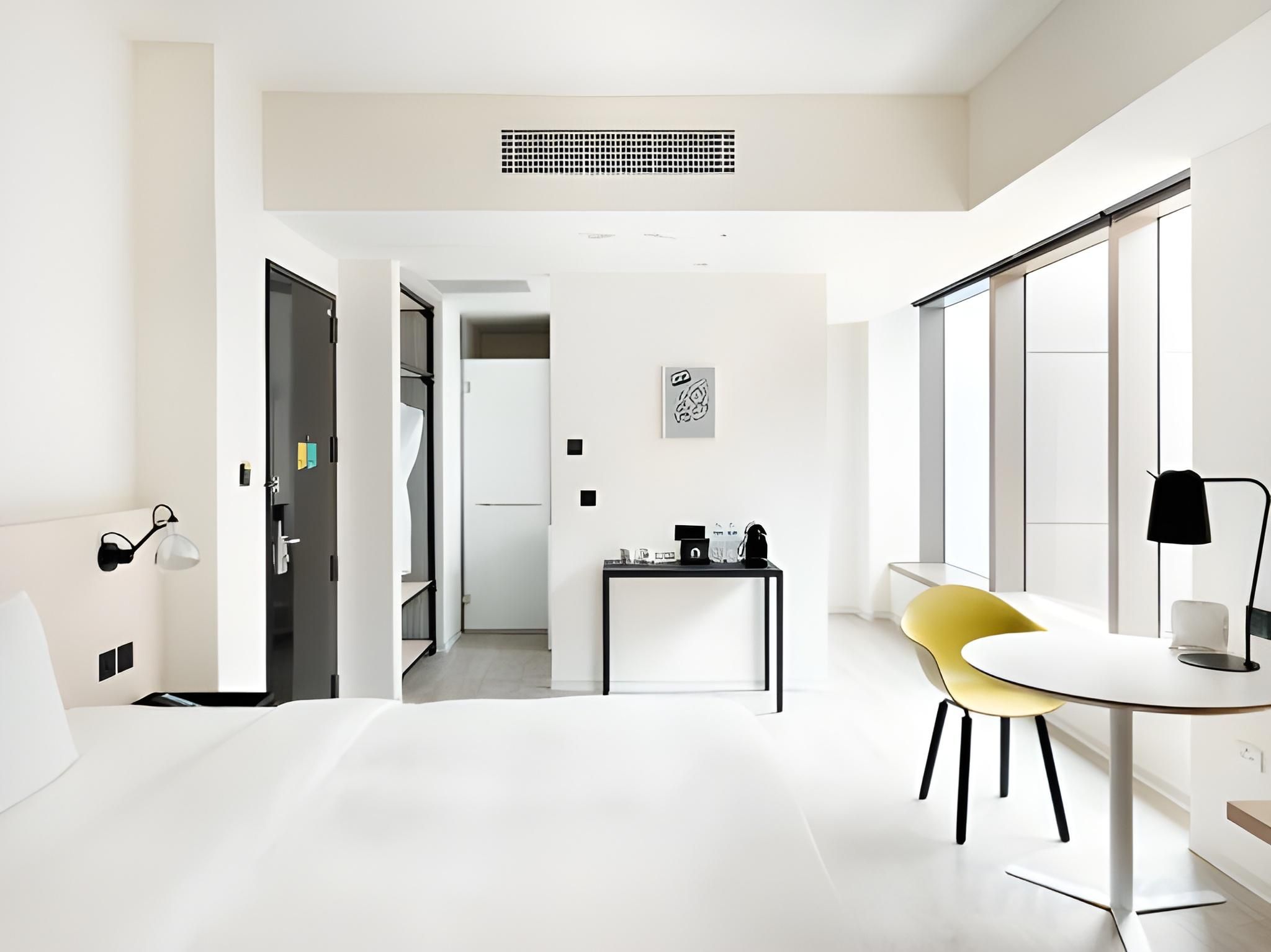 Medium Twin Room