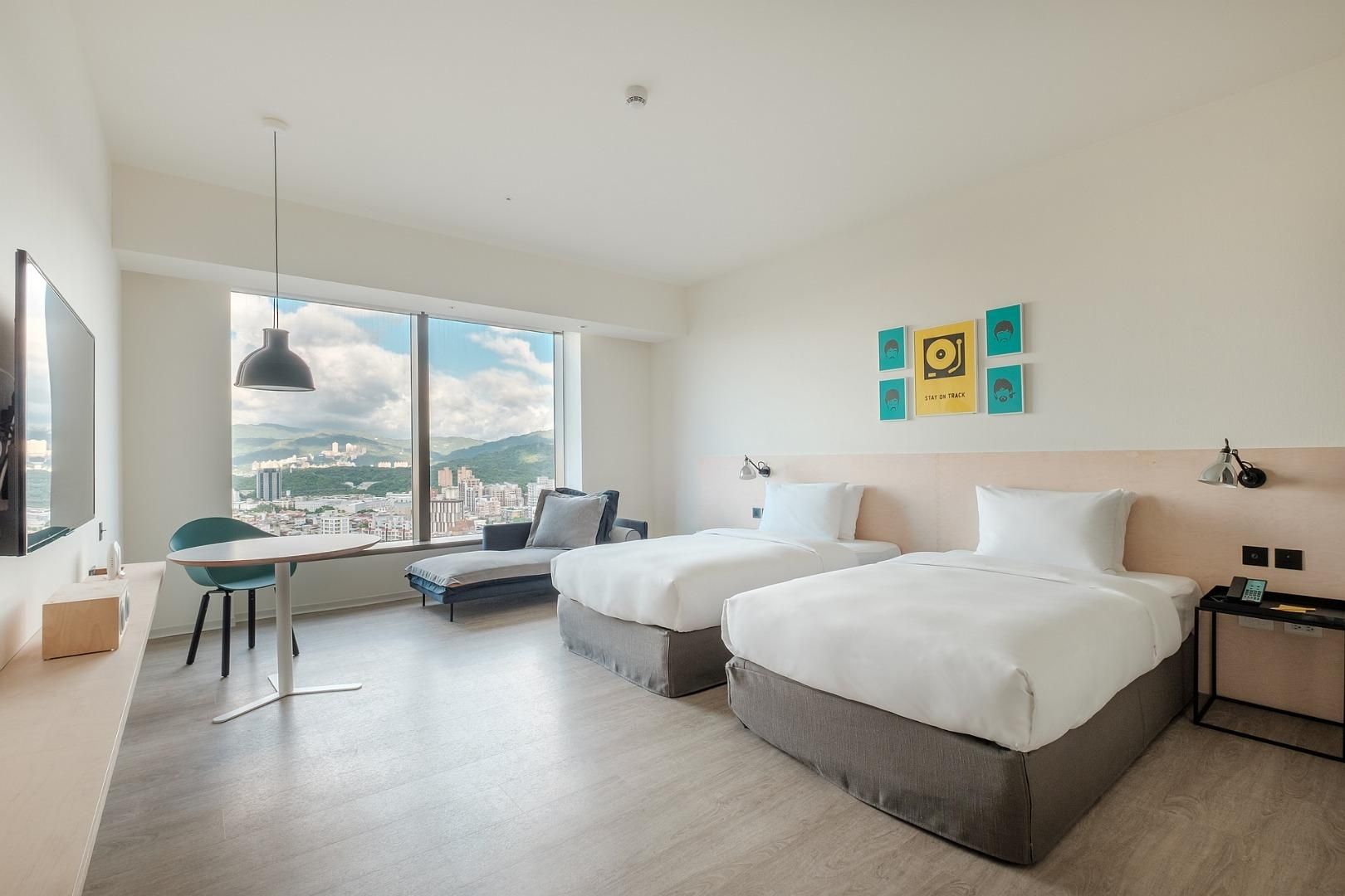 EXTRA LARGE TWIN ROOM