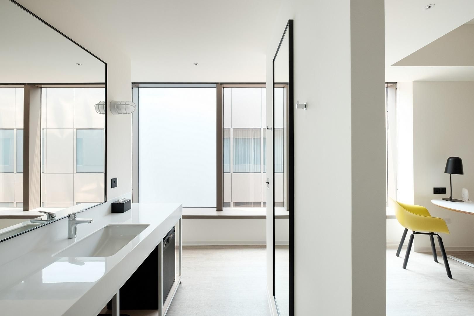 MEDIUM KING ROOM