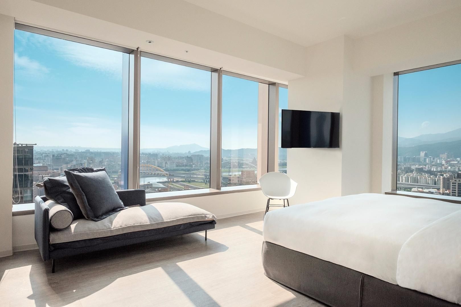 CORNER EXTRA LARGE 101 VIEW ROOM