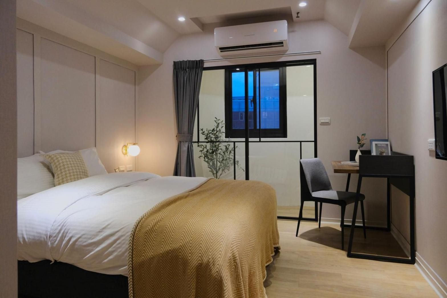 Double Room with Window