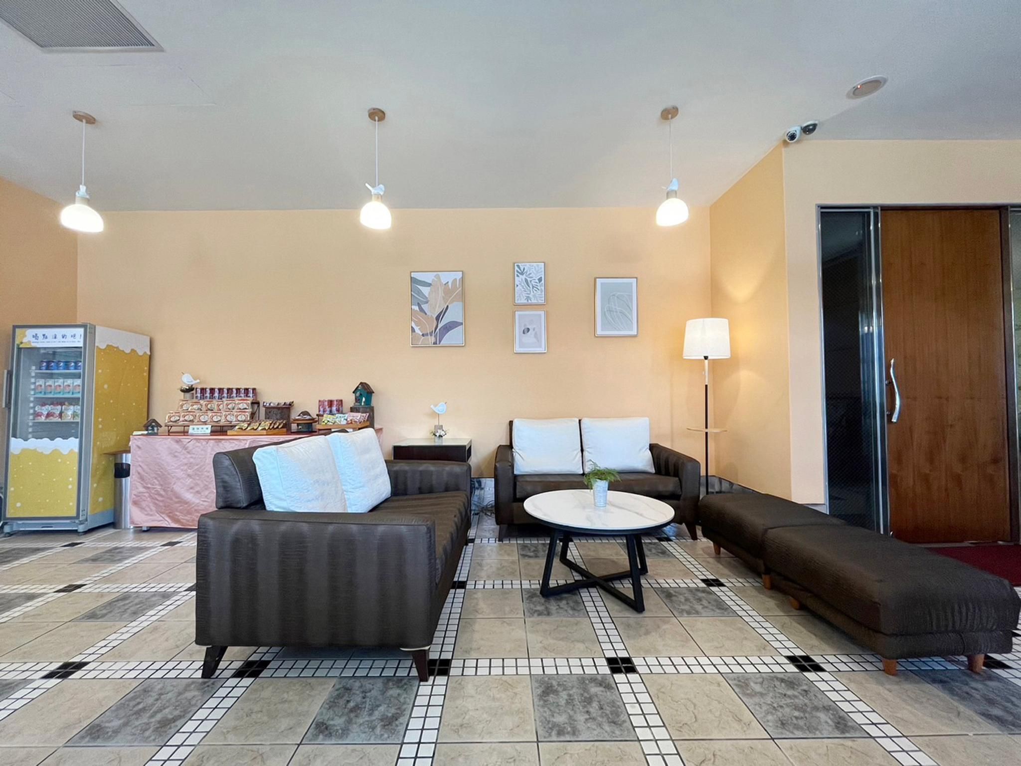 Shared lounge/TV area