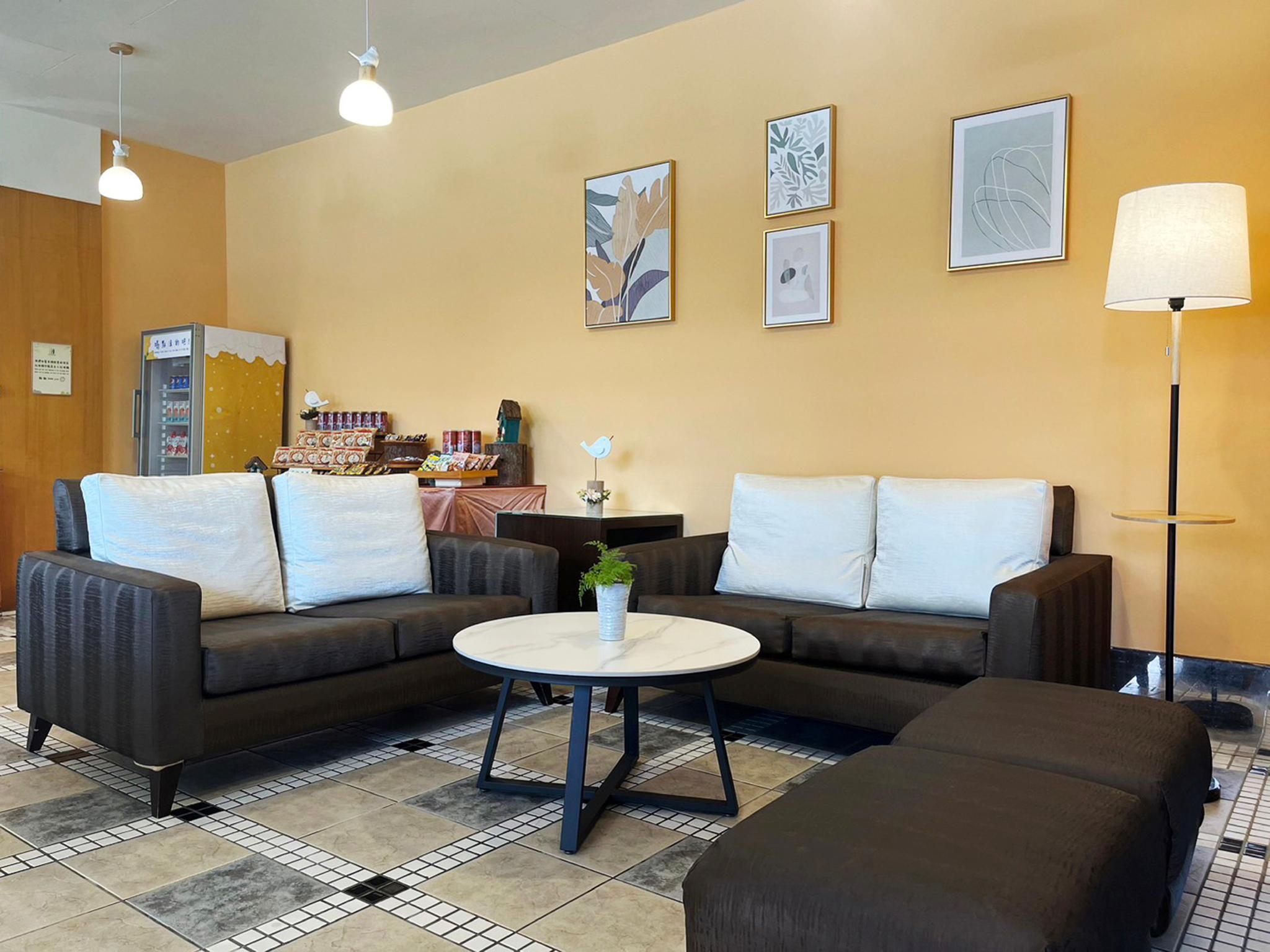 Shared lounge/TV area