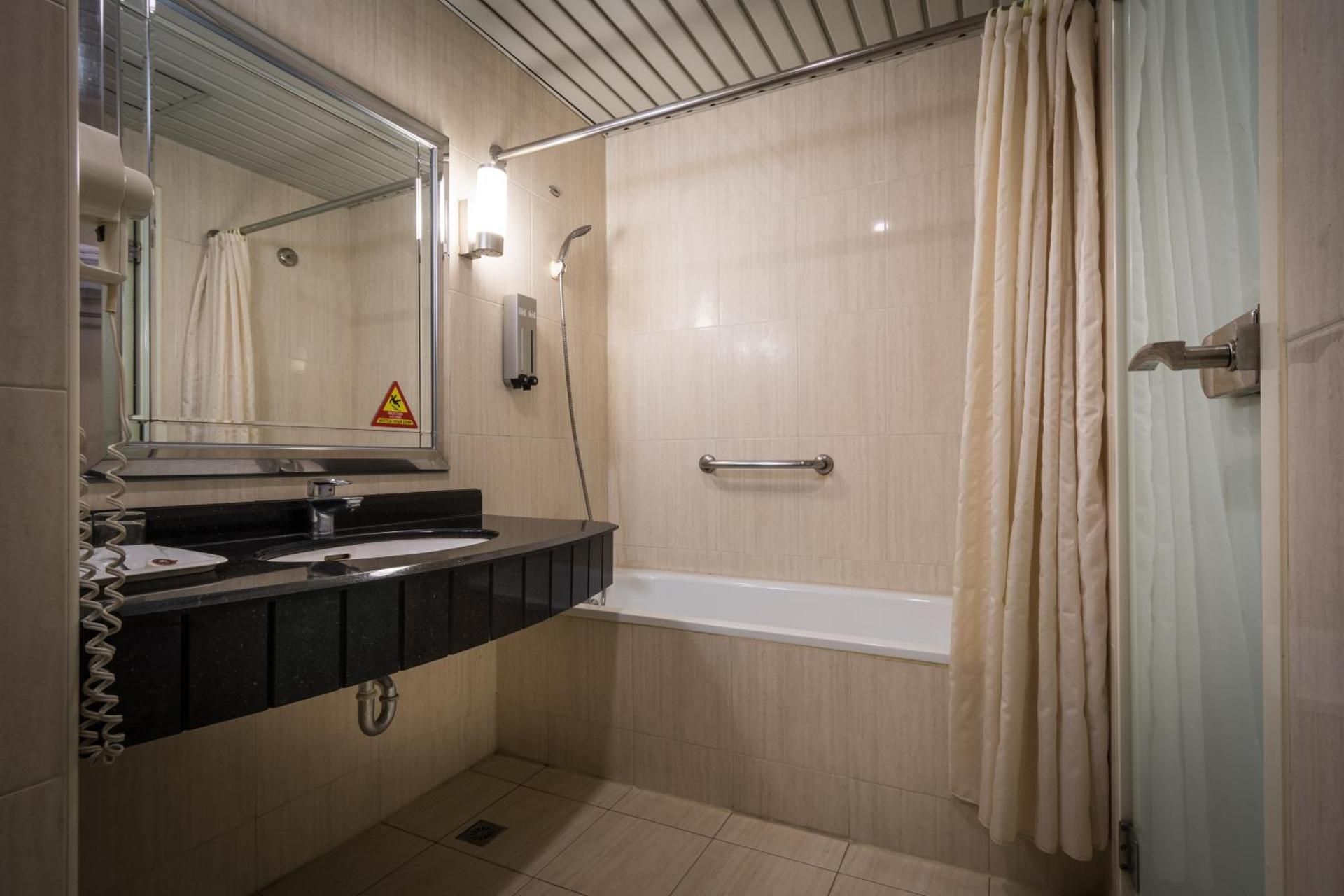 Double or Twin Room (Check-in after 20:00)