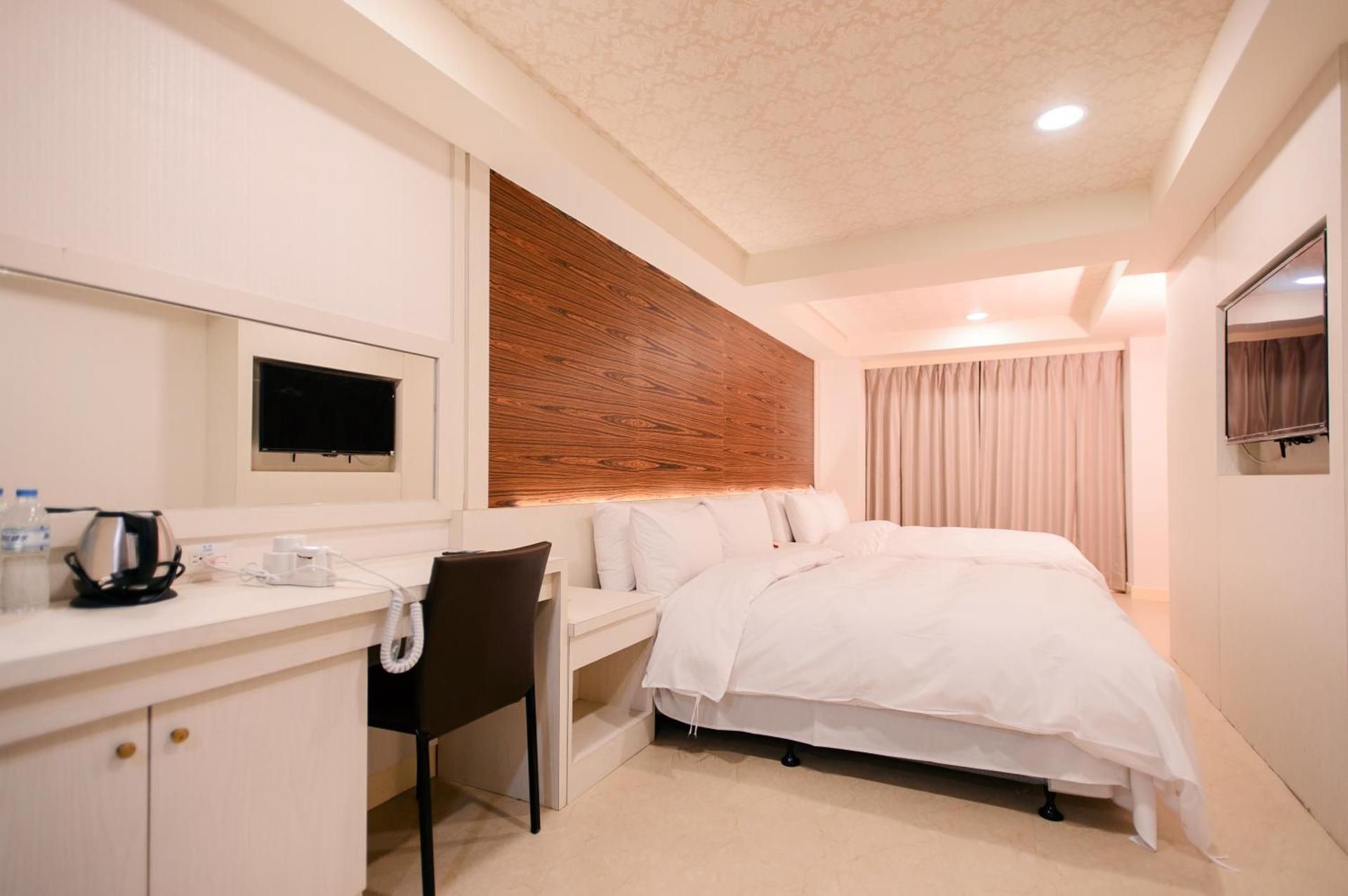 Duke Business Hotel Standard Quadruple Room 2