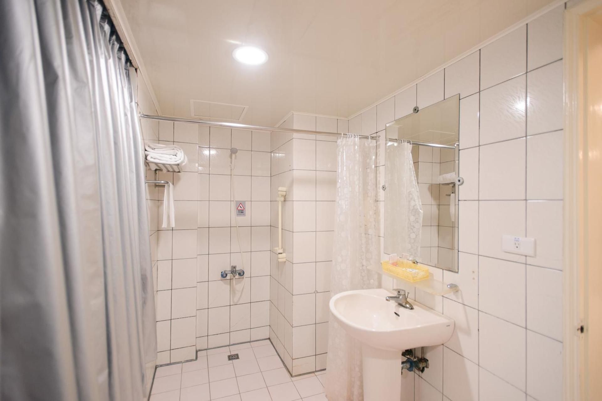 Duke Business Hotel Standard Quadruple Room 3