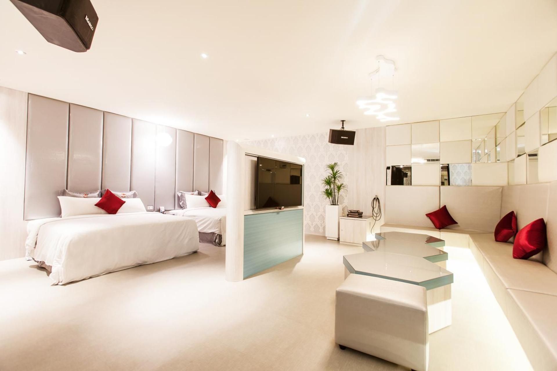 KTV Quadruple Room