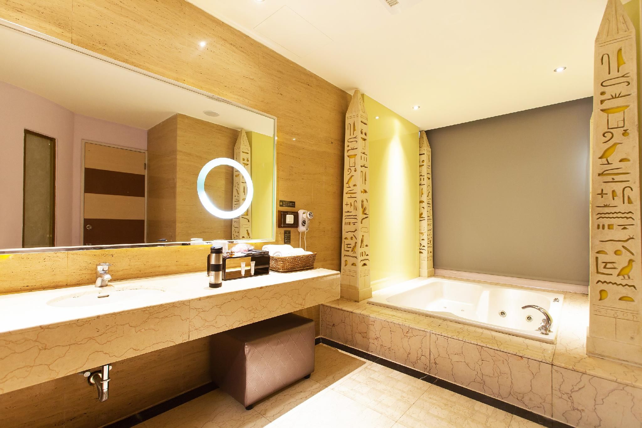 KTV Quadruple Room