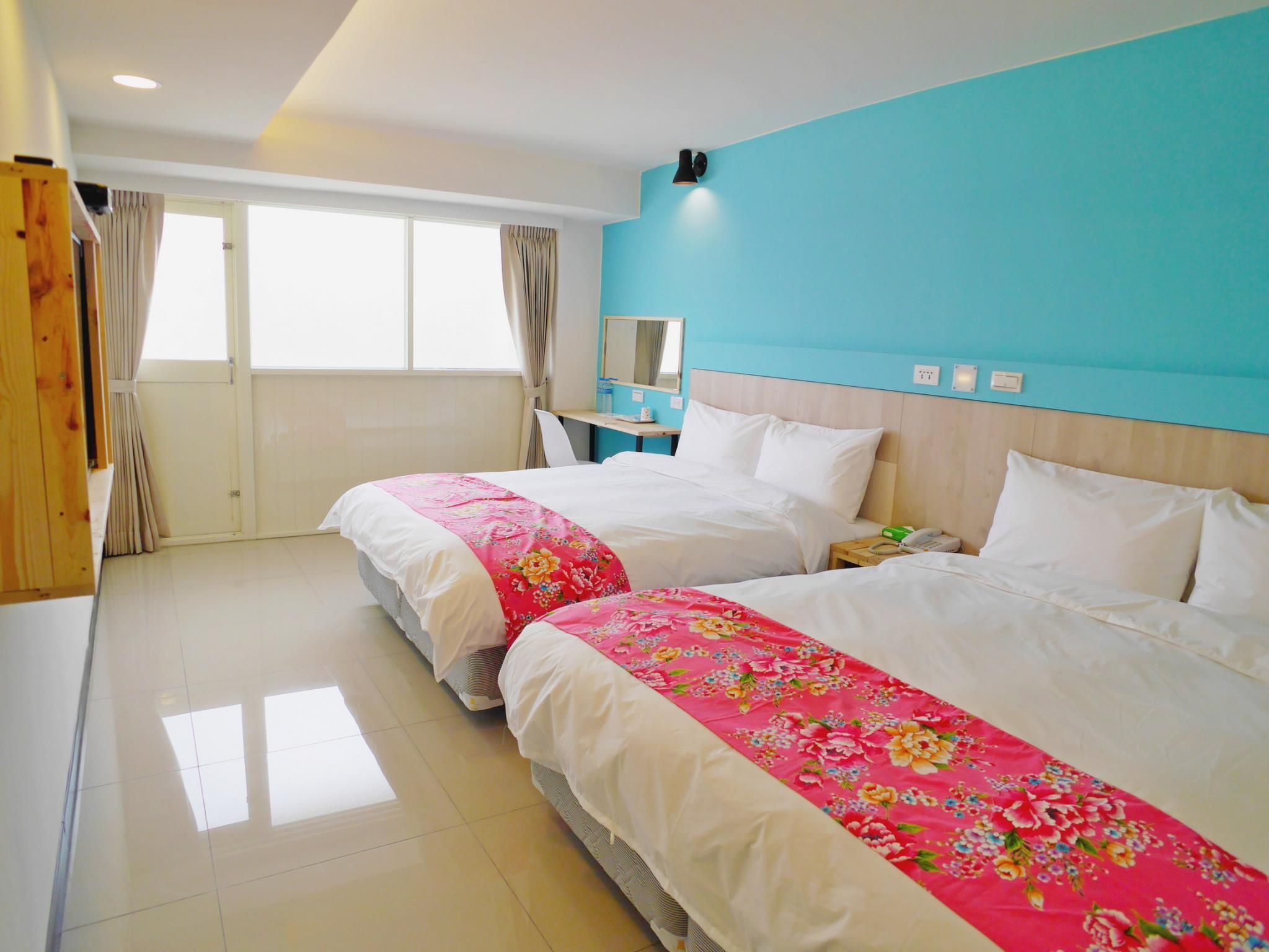 Quad (2 Double Beds)