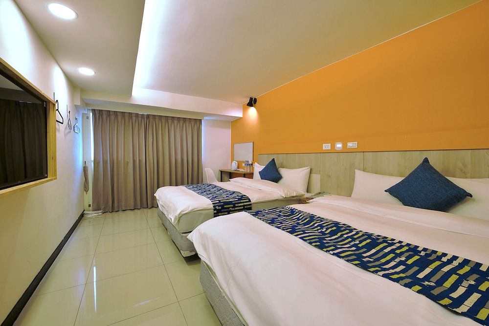 Standard Quadruple Room, City View