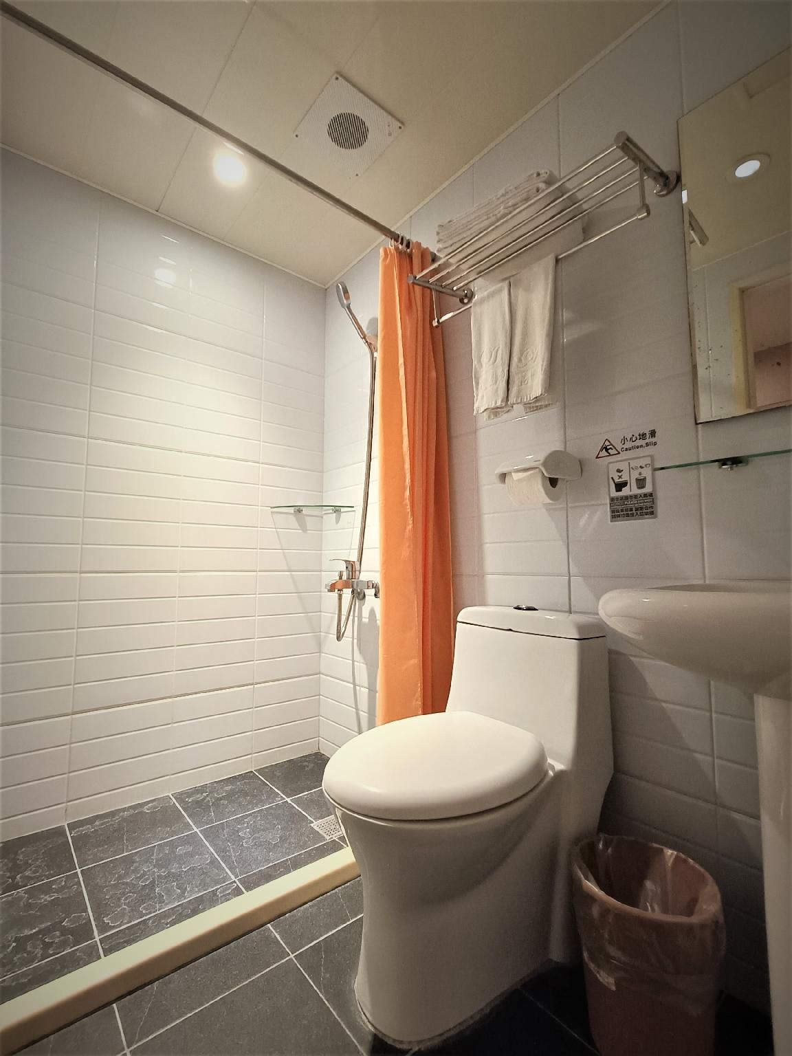 Well Garden Hotel GTR - Twin Room No Window 2