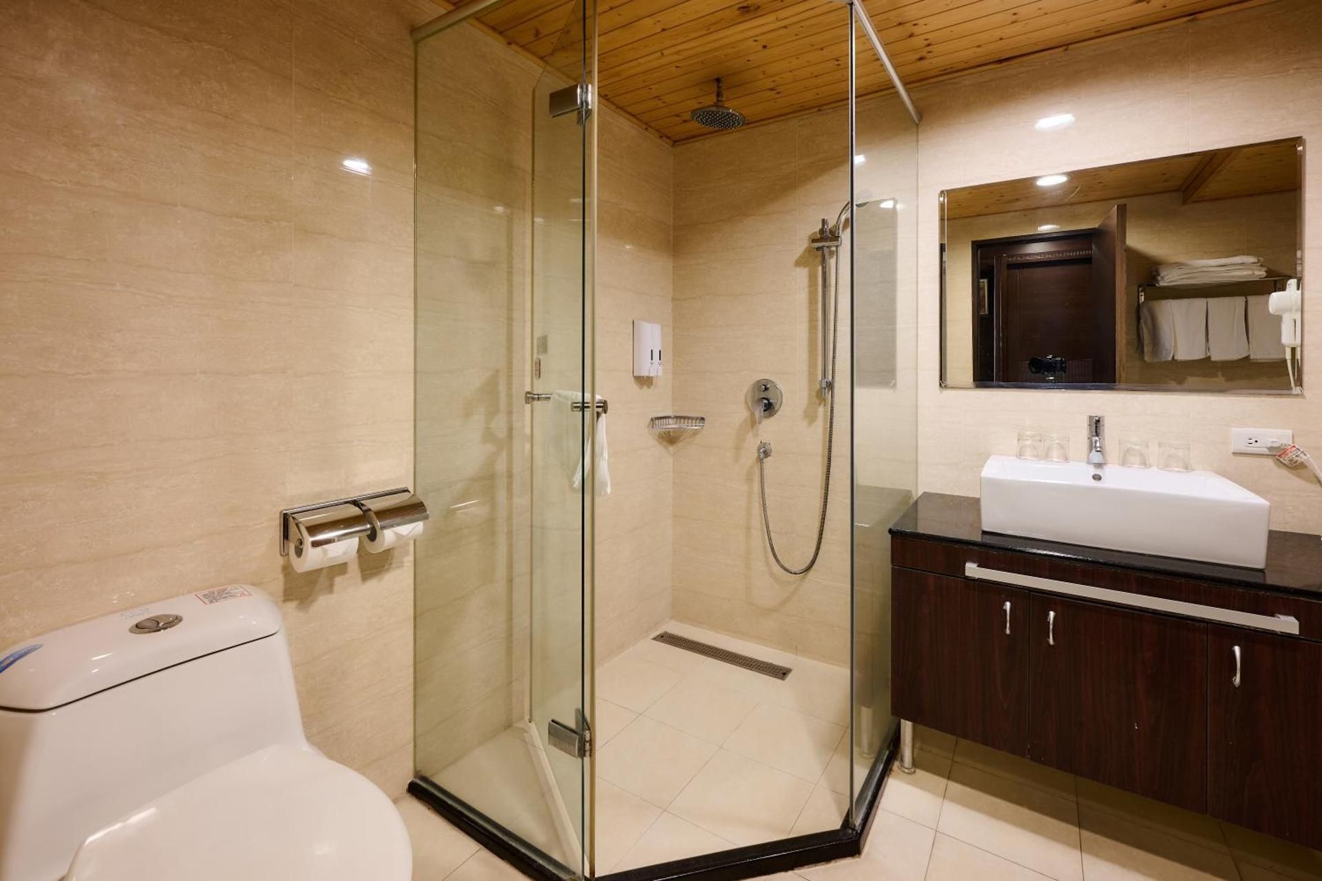 Chong Yu Hotel Classic Quad 3