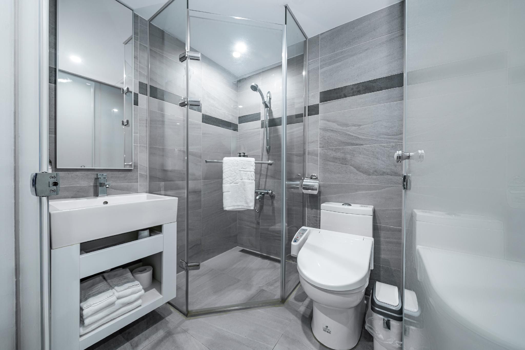 Jiashite Hotel Superior Quadruple Room 3