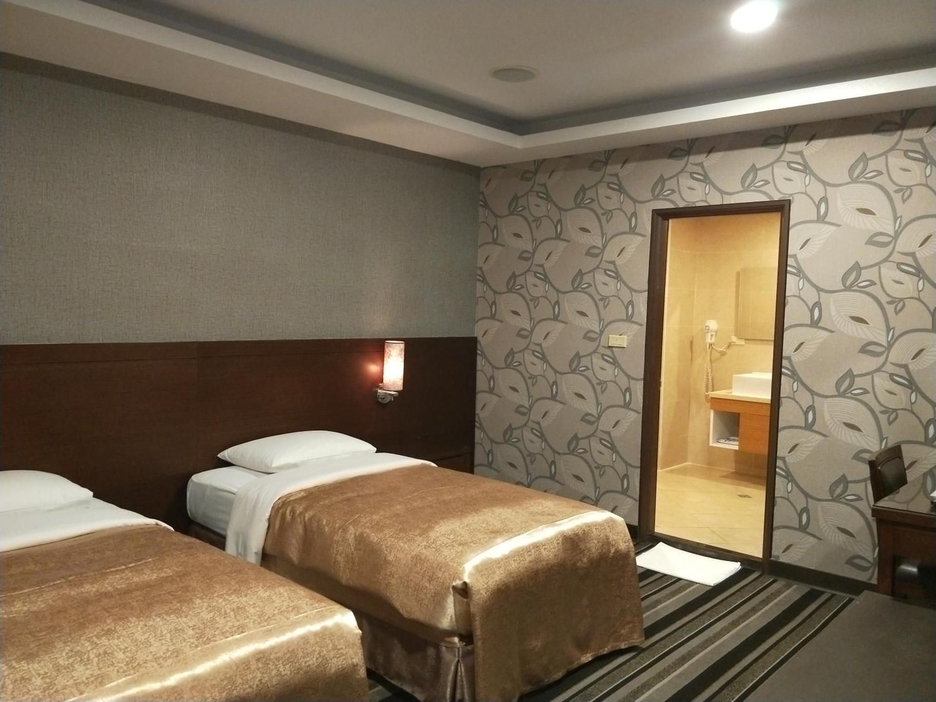Business Suite with Living Room