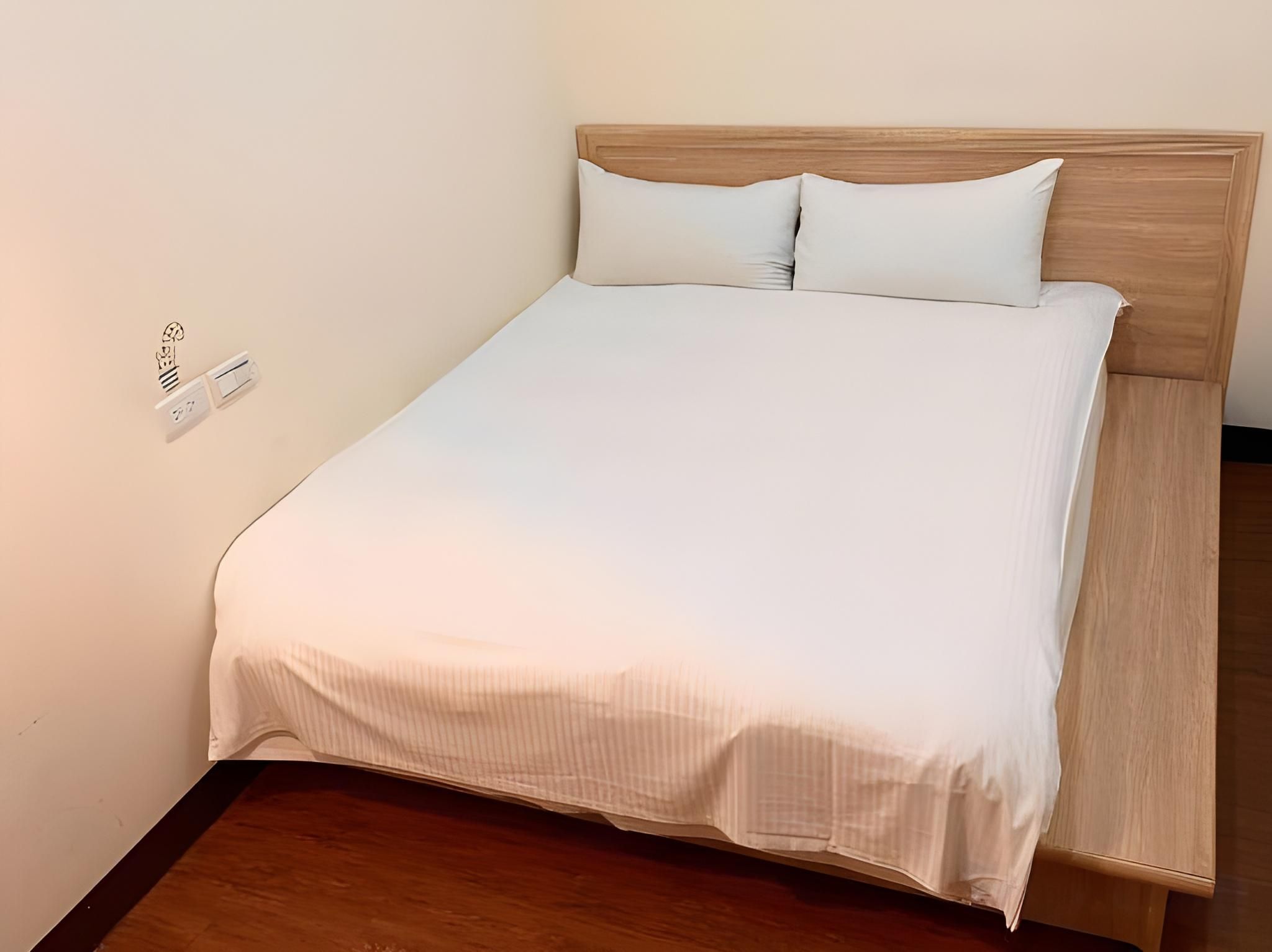 Economy Double Room with Shared Bathroom