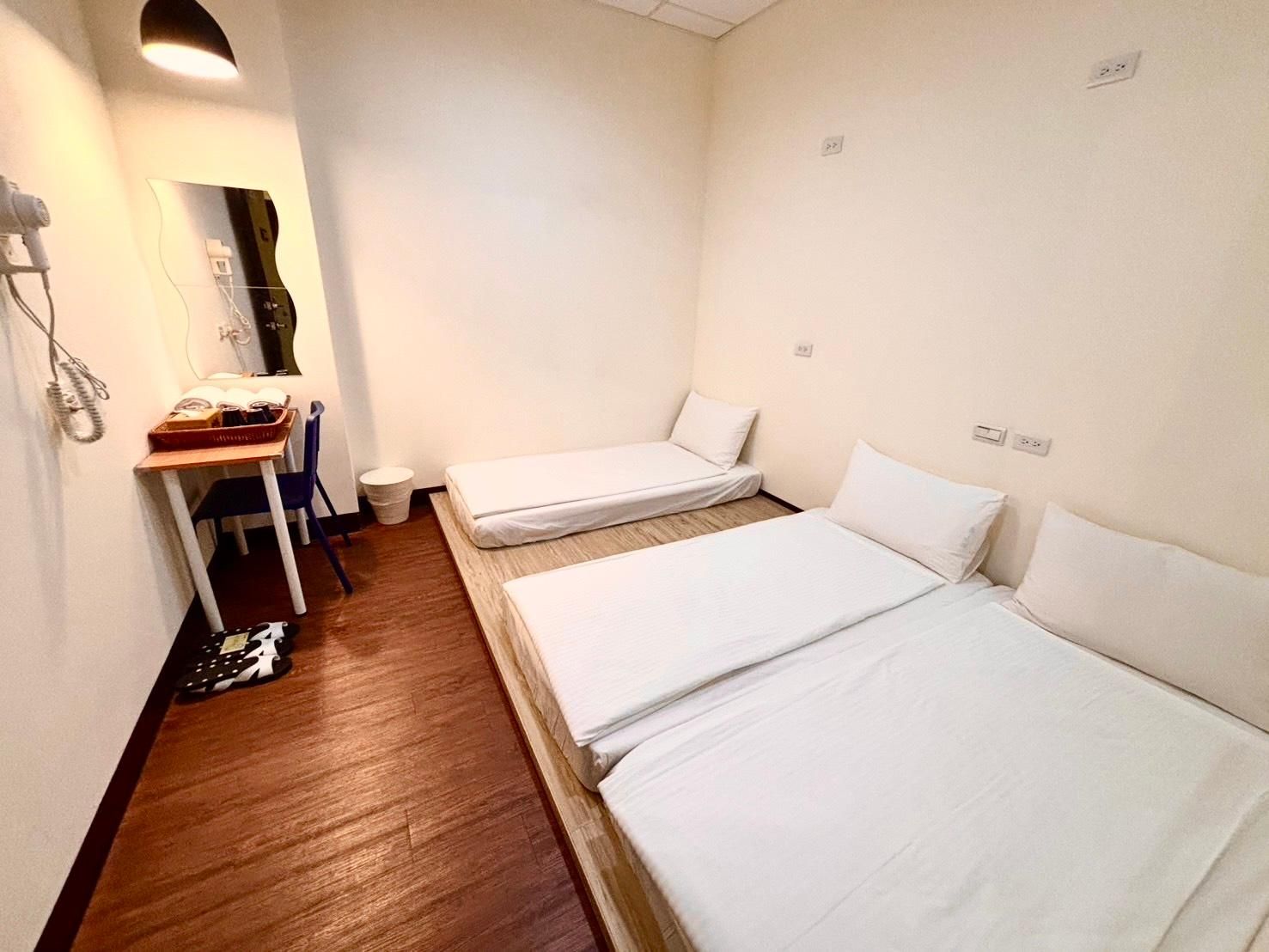 Basic Triple Room with Shared Bathroom