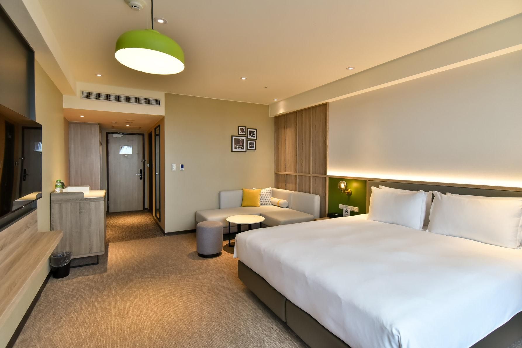 Holiday Inn Taoyuan Airport 1 King Standard City View High Floor 2