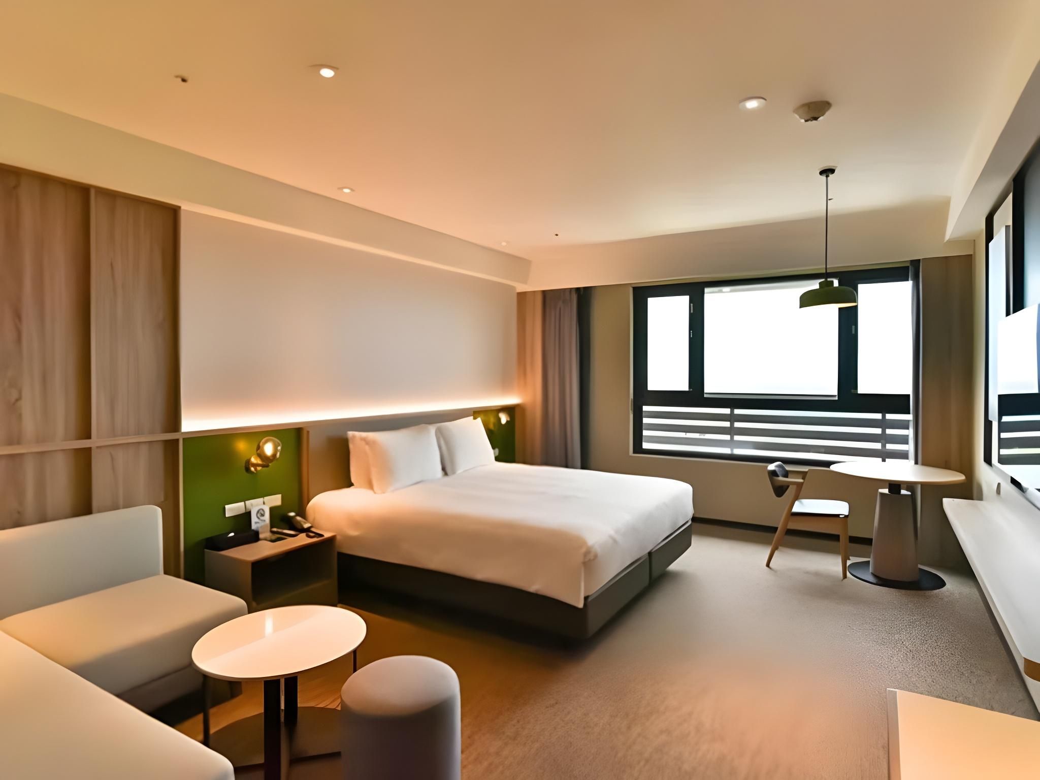 Holiday Inn Taoyuan Airport Standard Room