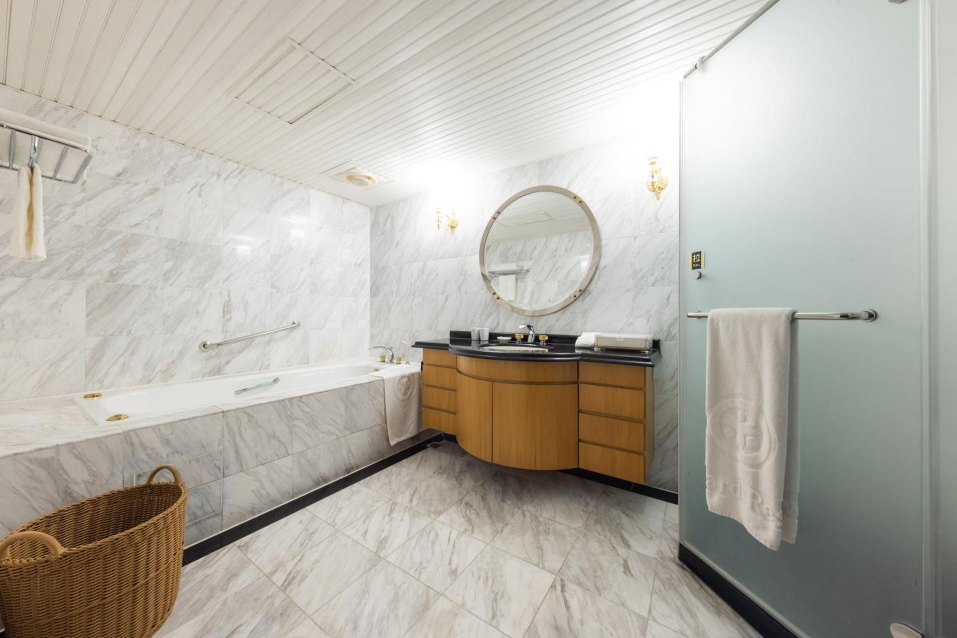 Suite with Spa Bath