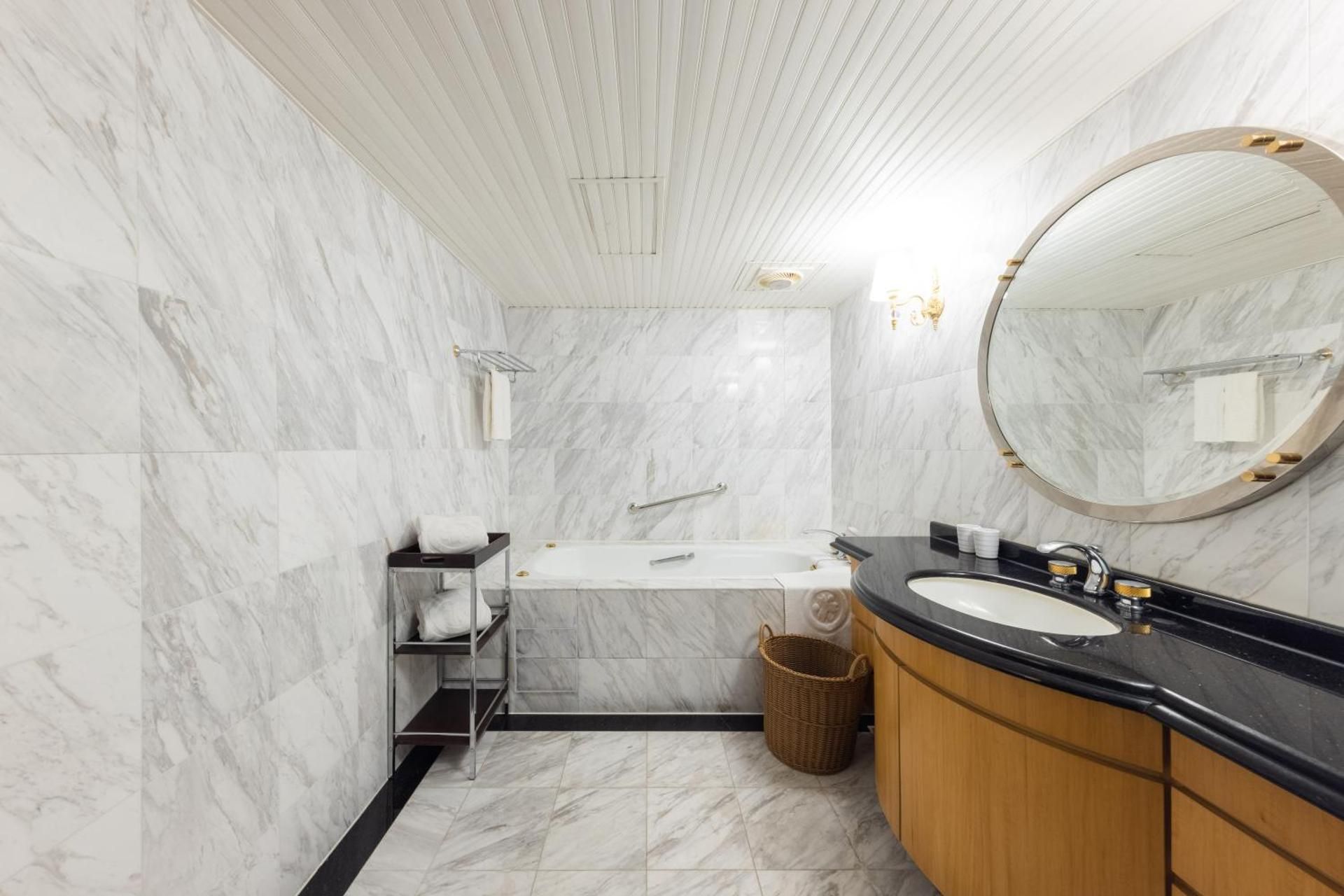 Suite with Spa Bath