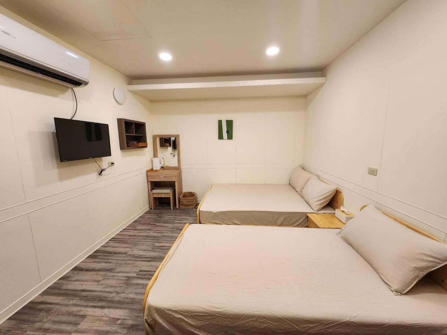 Grandma's home Triple Shared Bathroom