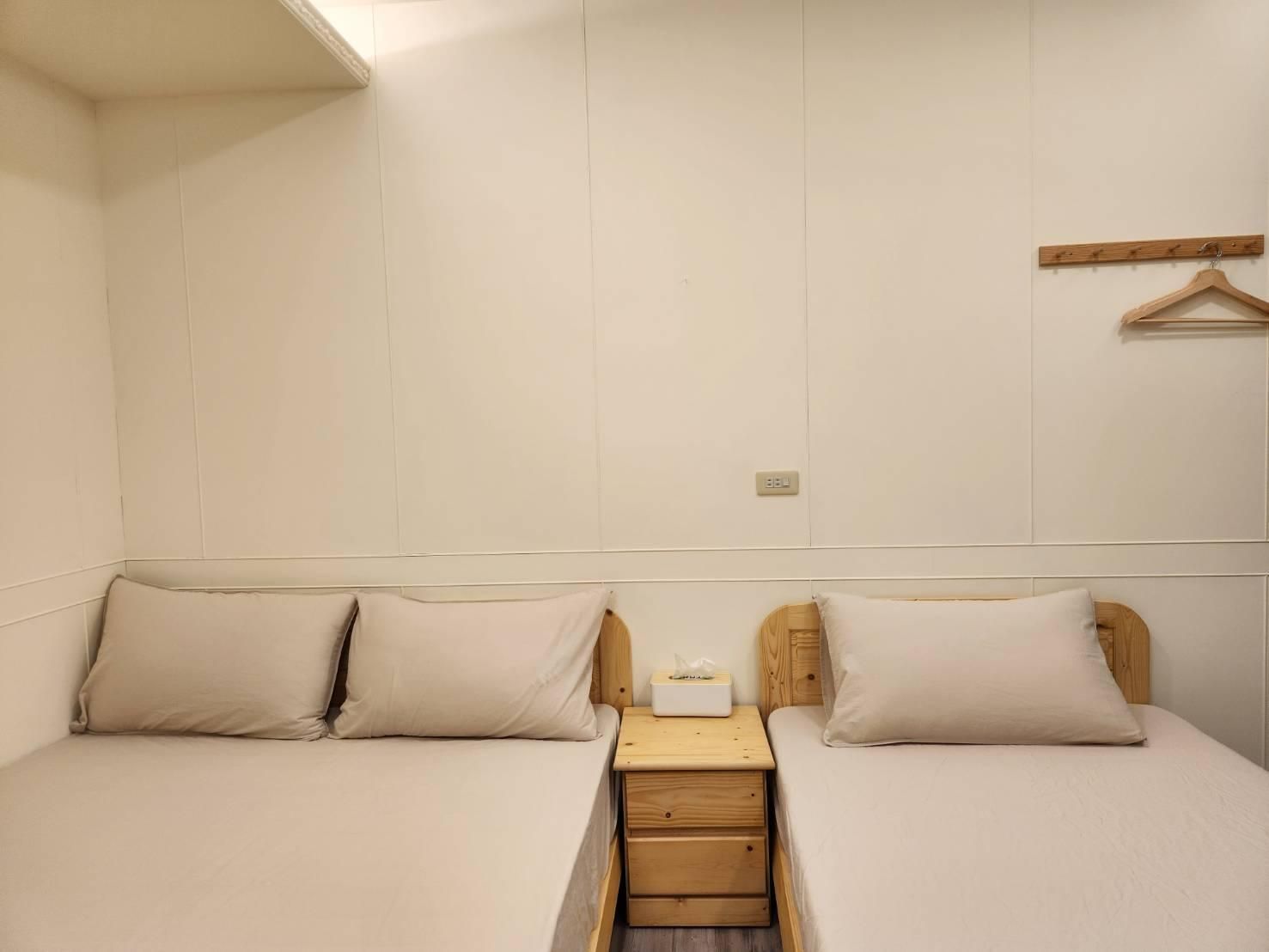 Grandma's home Triple Shared Bathroom 2