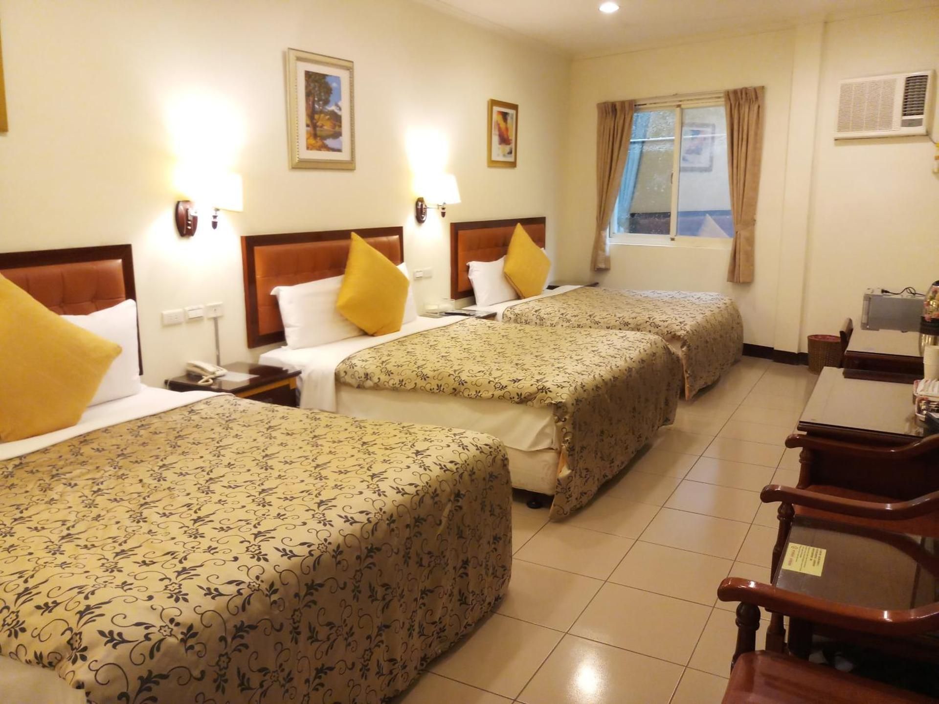 Puti Commercial Hotel Family for 6 Adults 2