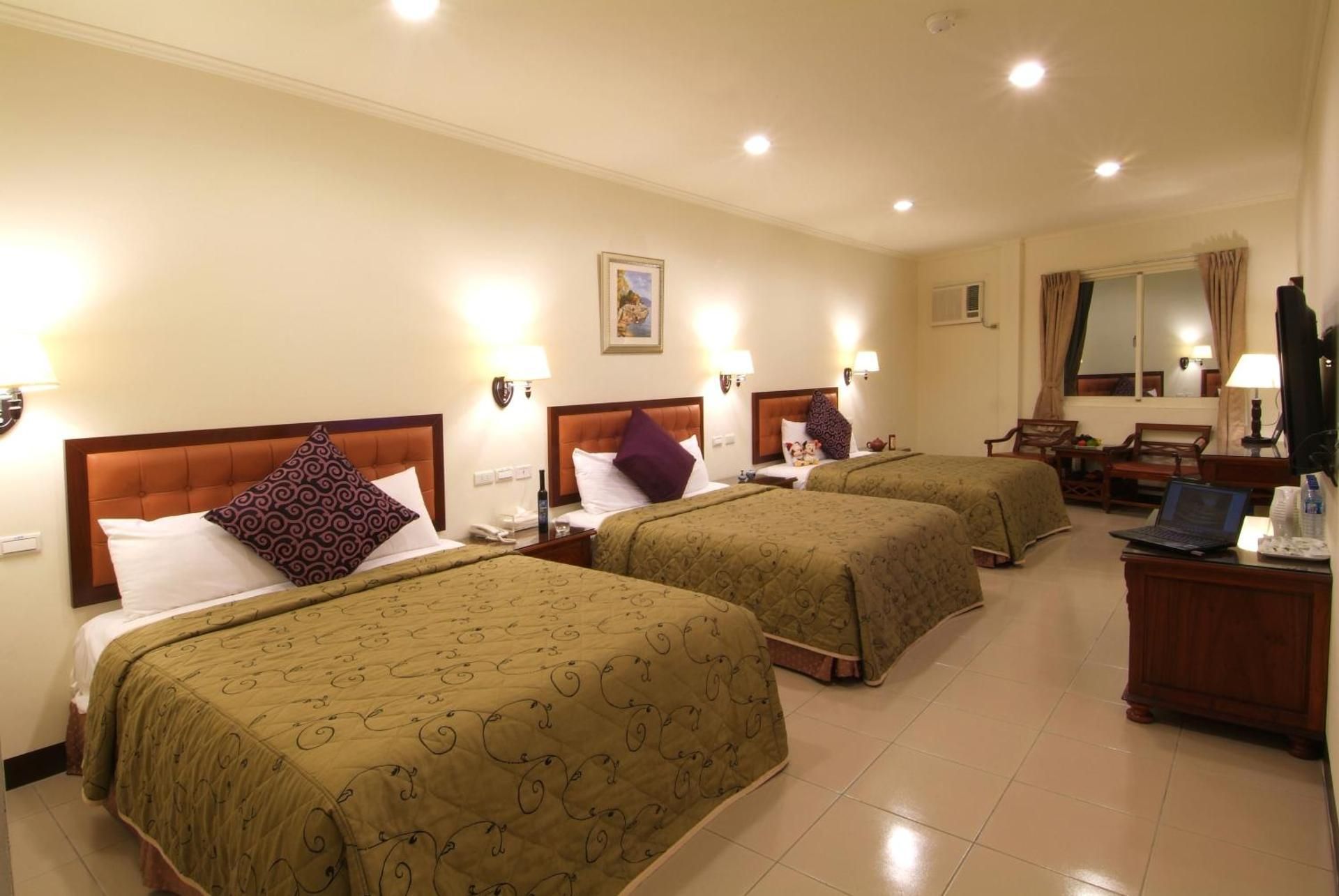 Puti Commercial Hotel Family for 6 Adults