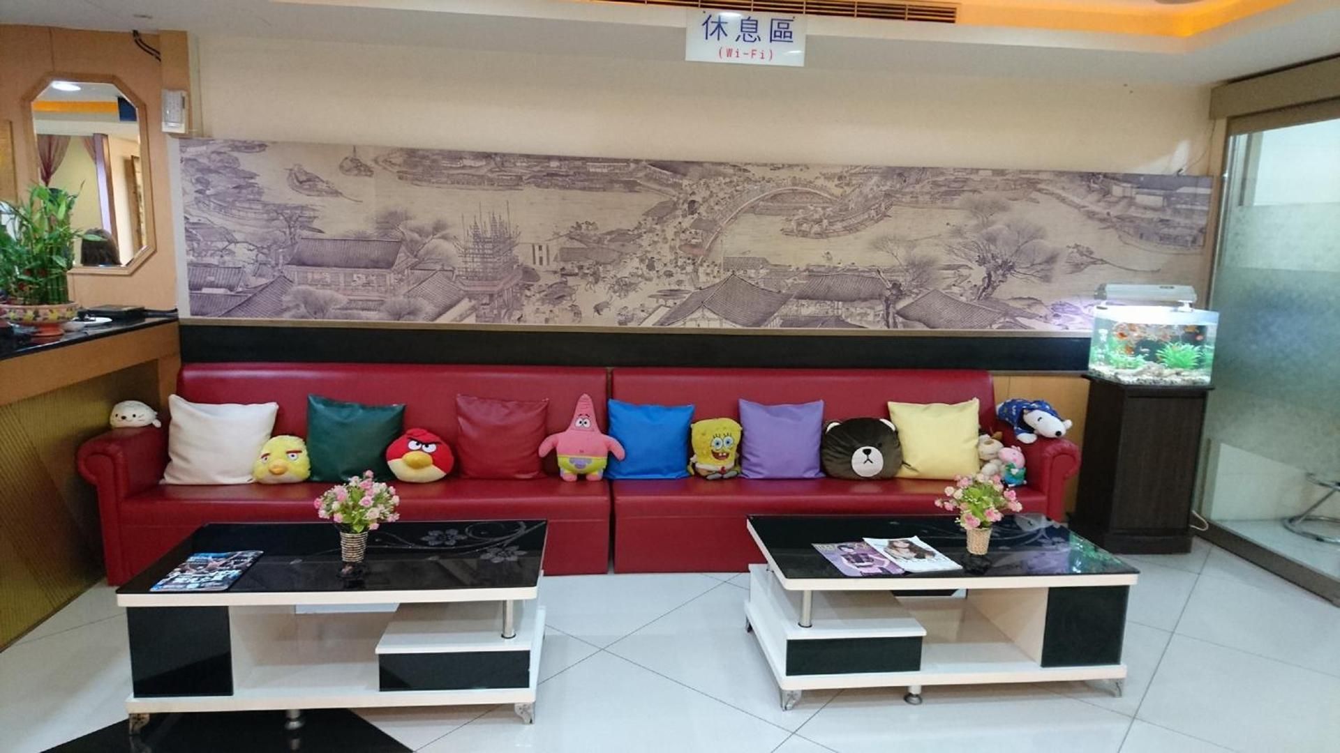 shared lounge/tv area