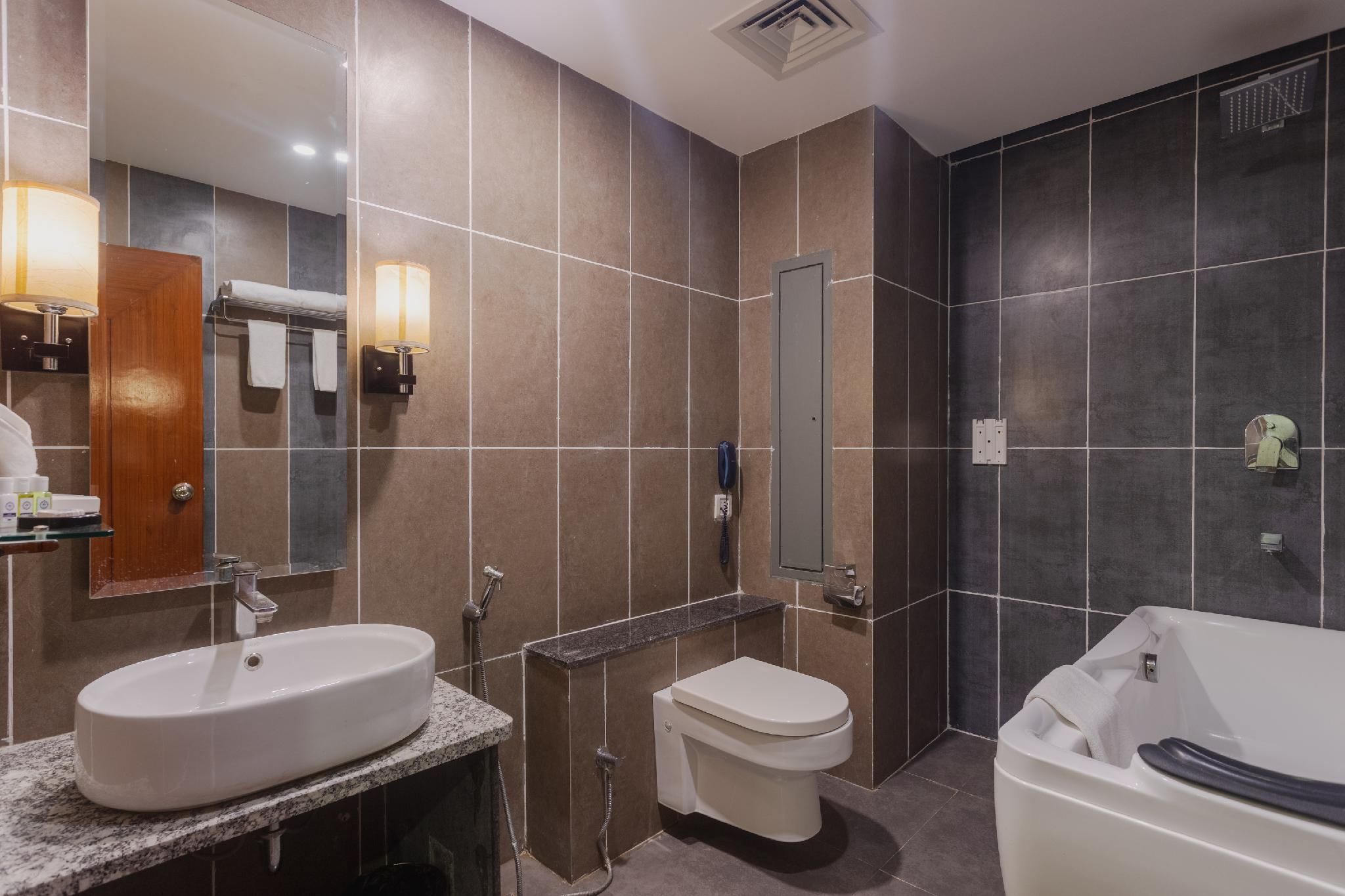 DIAMOND PALACE LORDS PLAZA Superior 2