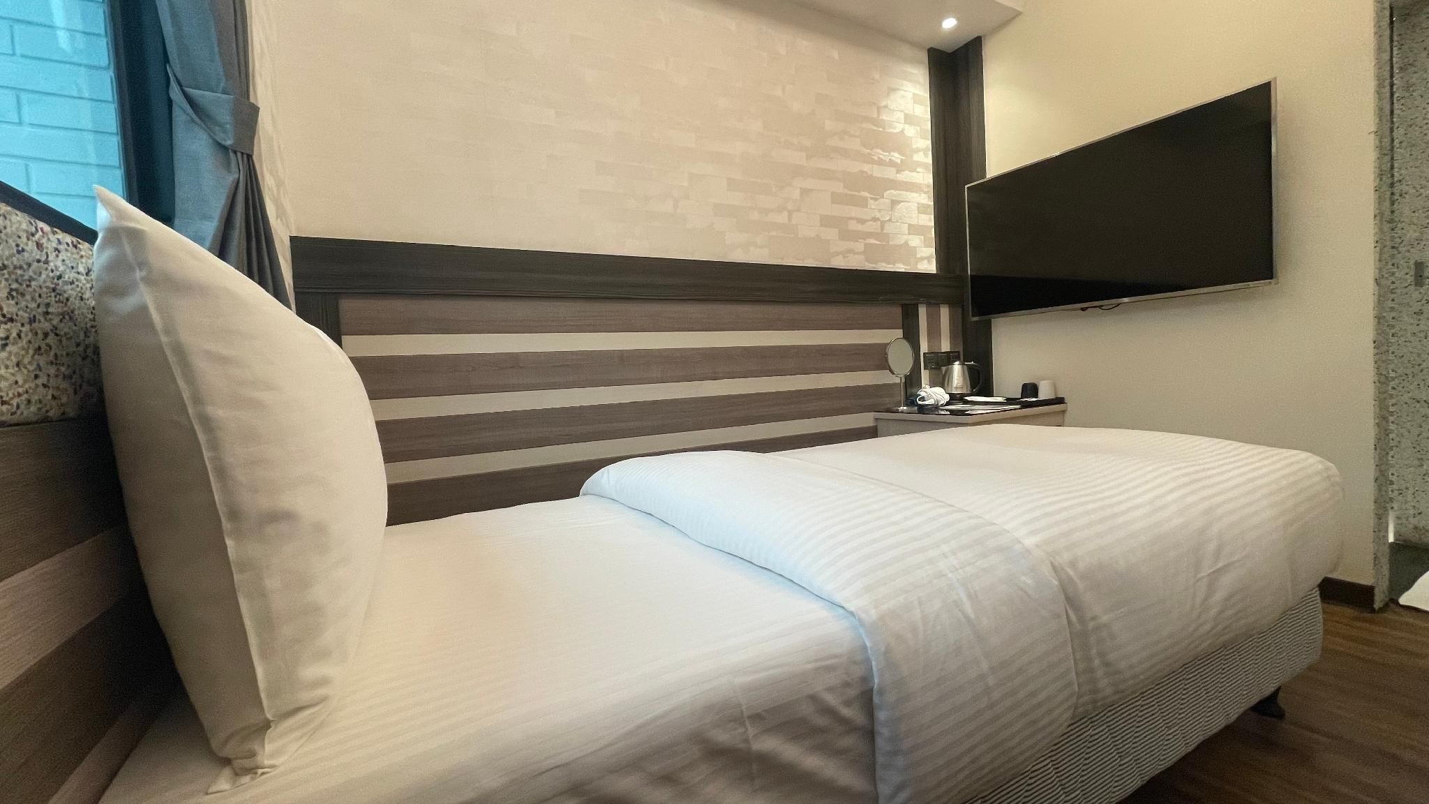 Single Room with Window