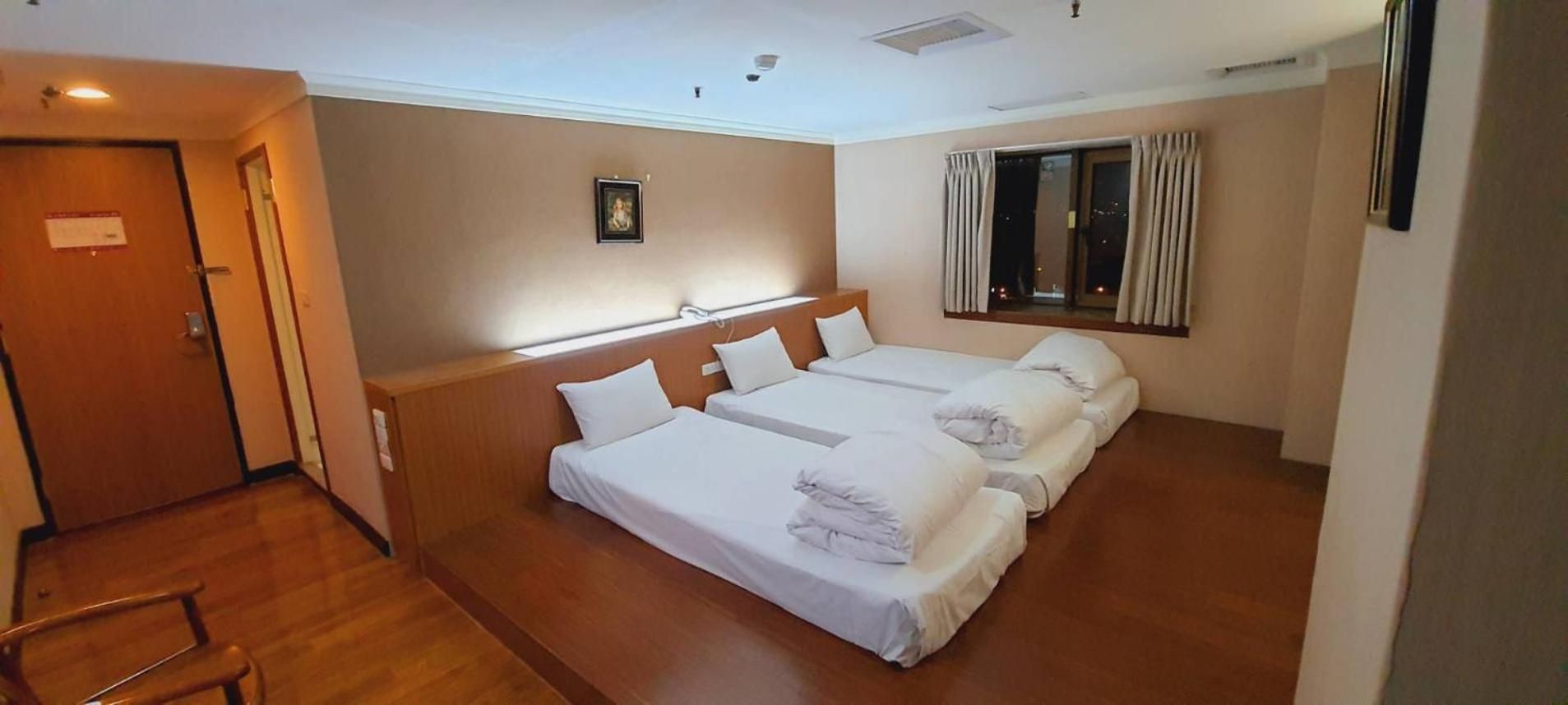 Triple Room