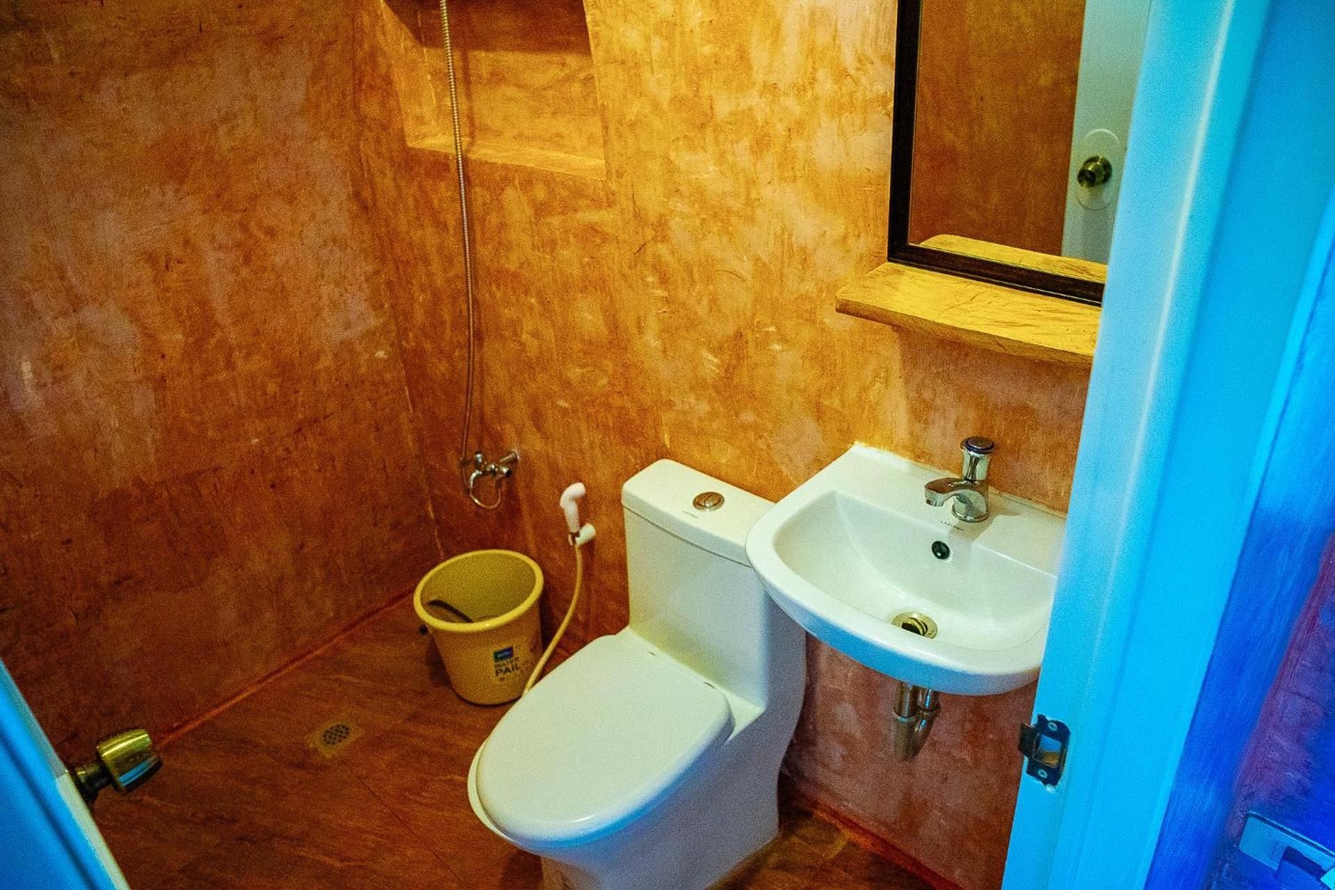 Ciudad Caliente by The Lavana Deluxe Triple Room 2