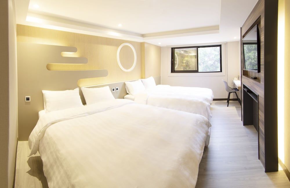 Design Quadruple Room