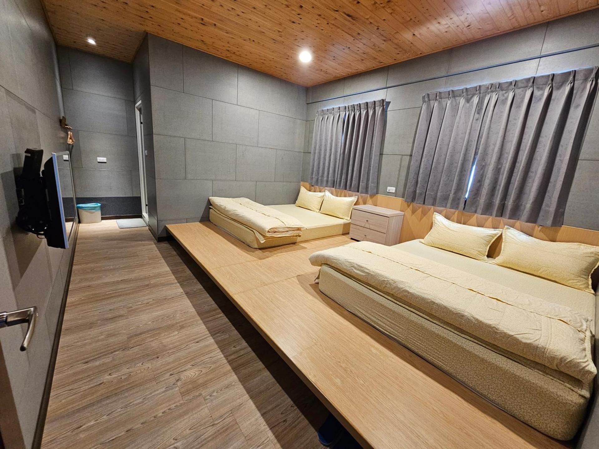 Quadruple Room with Private Bathroom