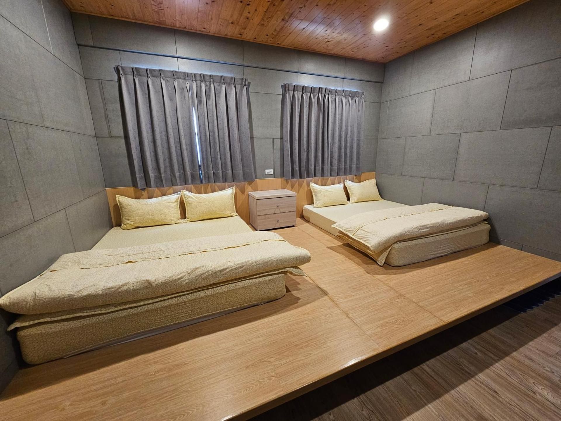 Quadruple Room with Private Bathroom