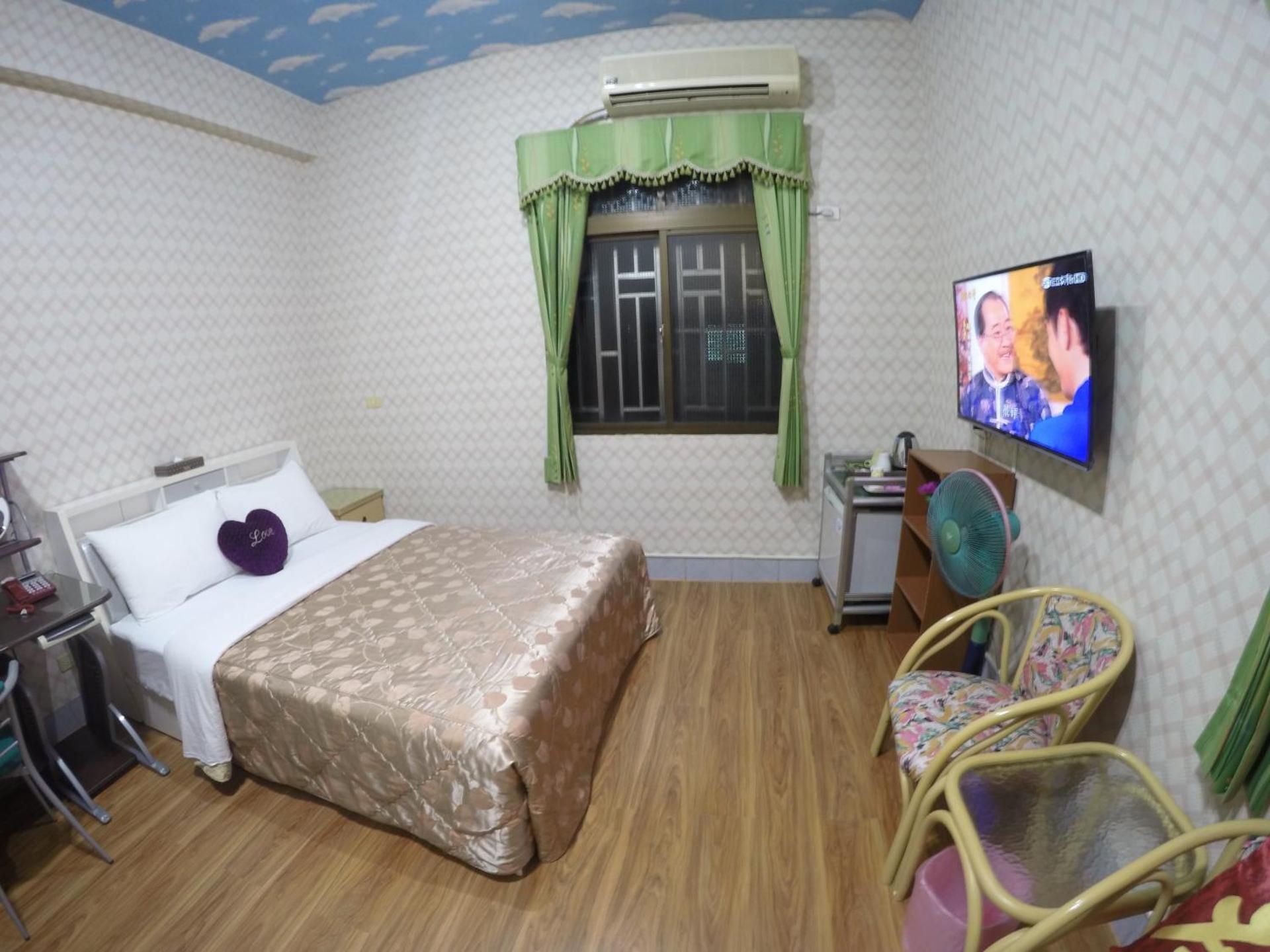 Reny Lake Warm Hostel