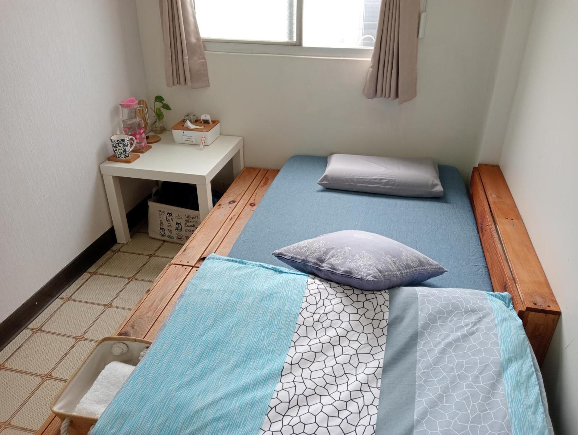 Budget Single Room with Shared Bathroom