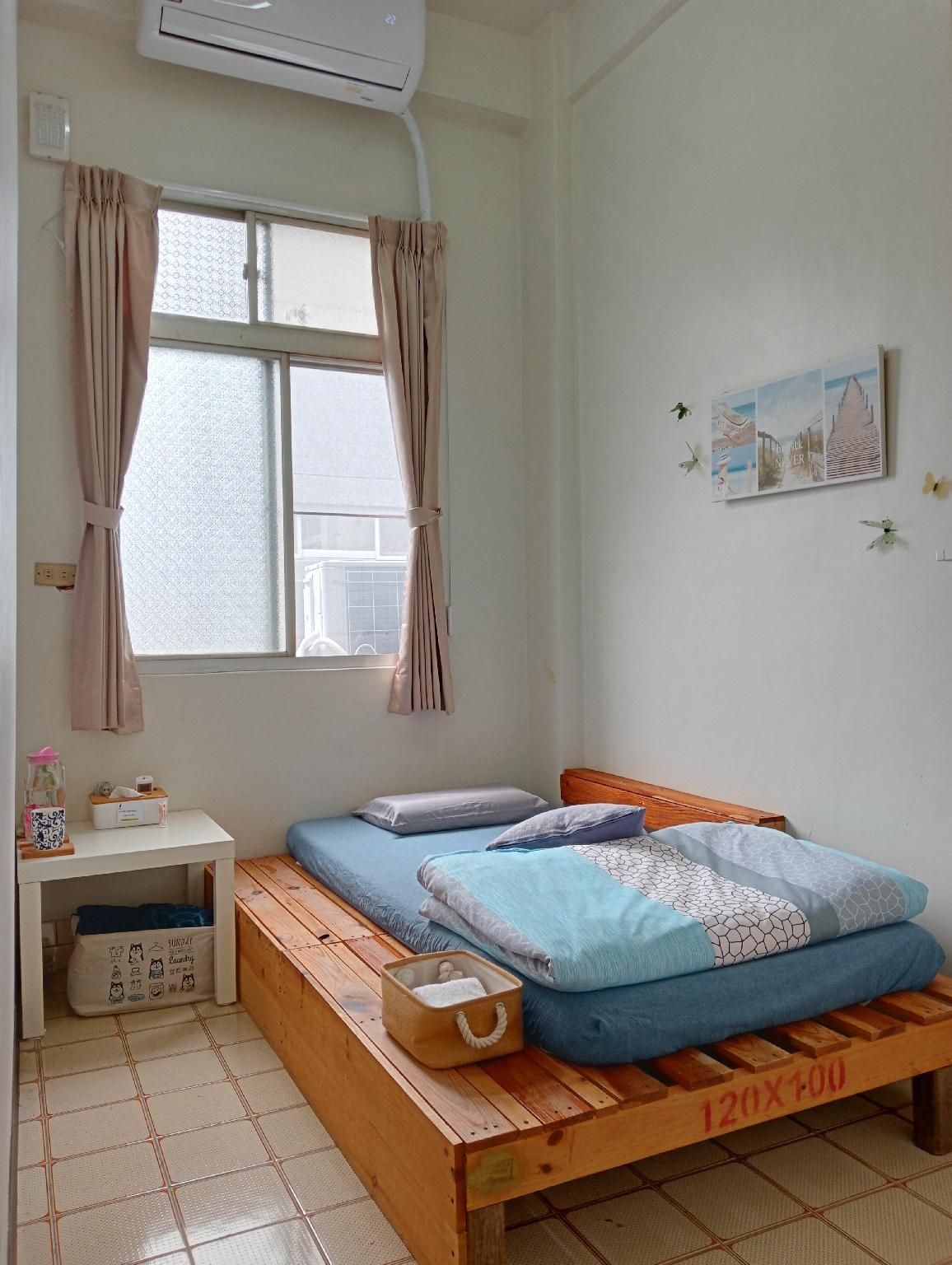 Single Room with Shared Bathroom - Female Only