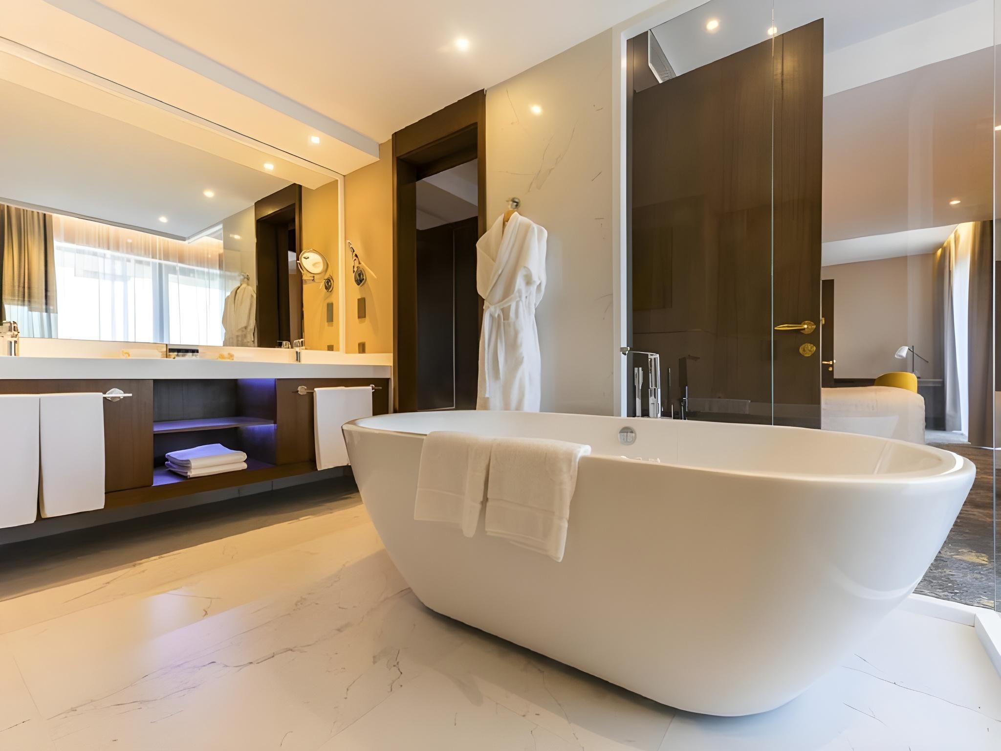 Grand Deluxe Suite with 1 king size bed and a sofa