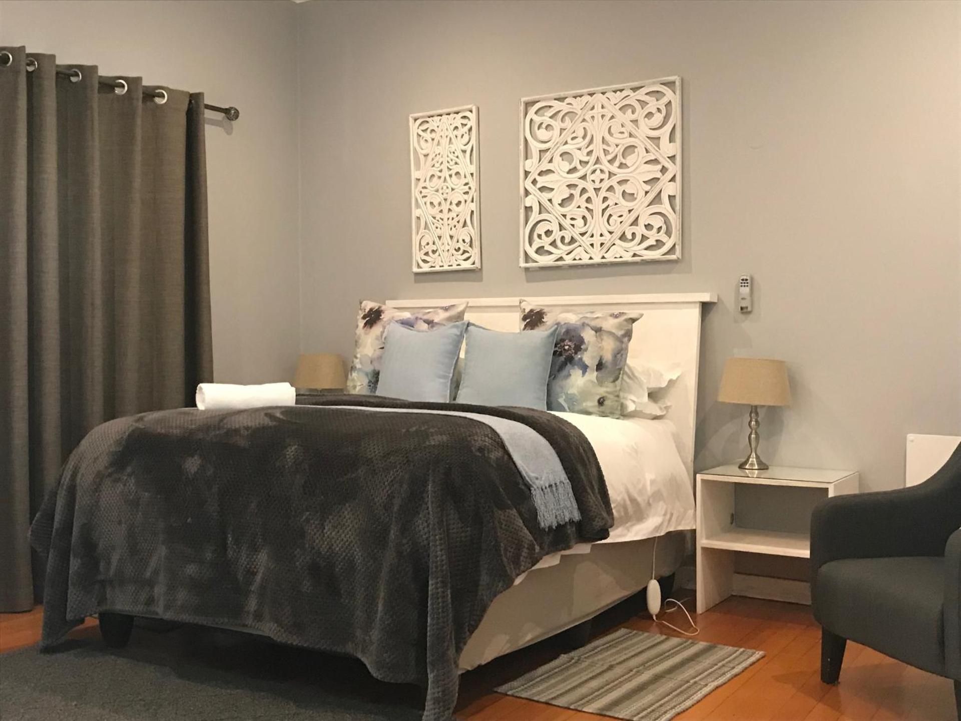 Business Queen Room